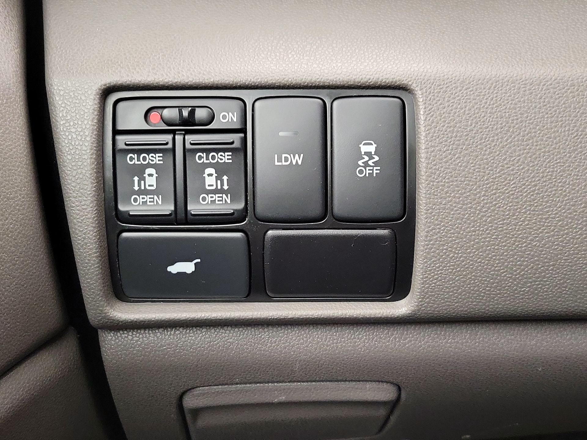 Thumbnail: 2015 Honda Odyssey - 13