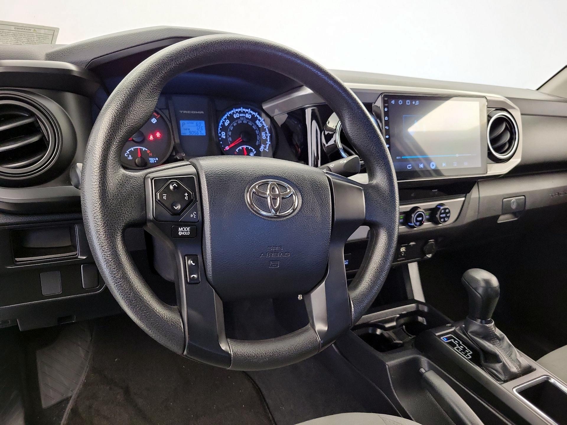 Thumbnail: 2017 Toyota Tacoma - 10