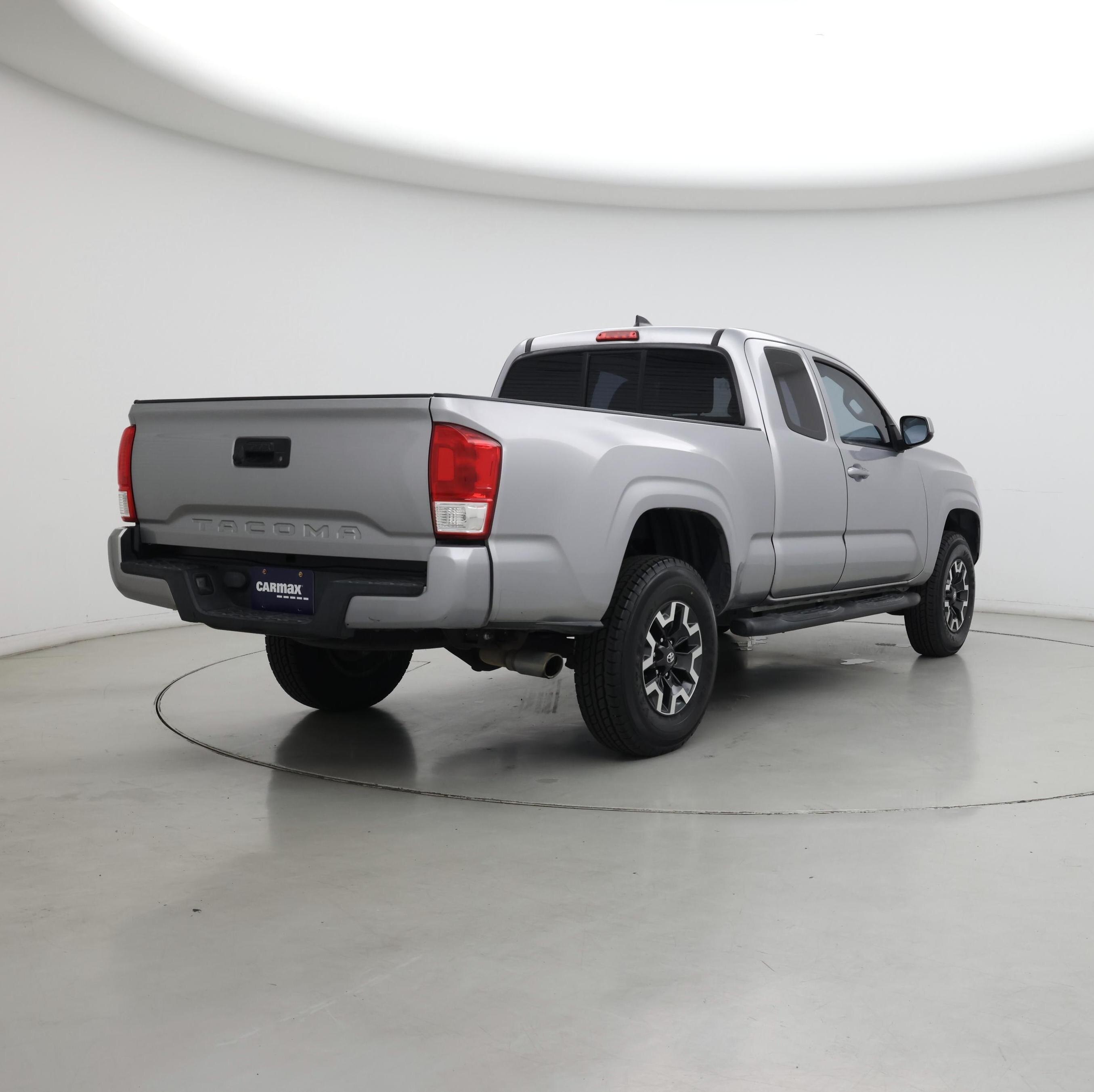 Thumbnail: 2017 Toyota Tacoma - 8