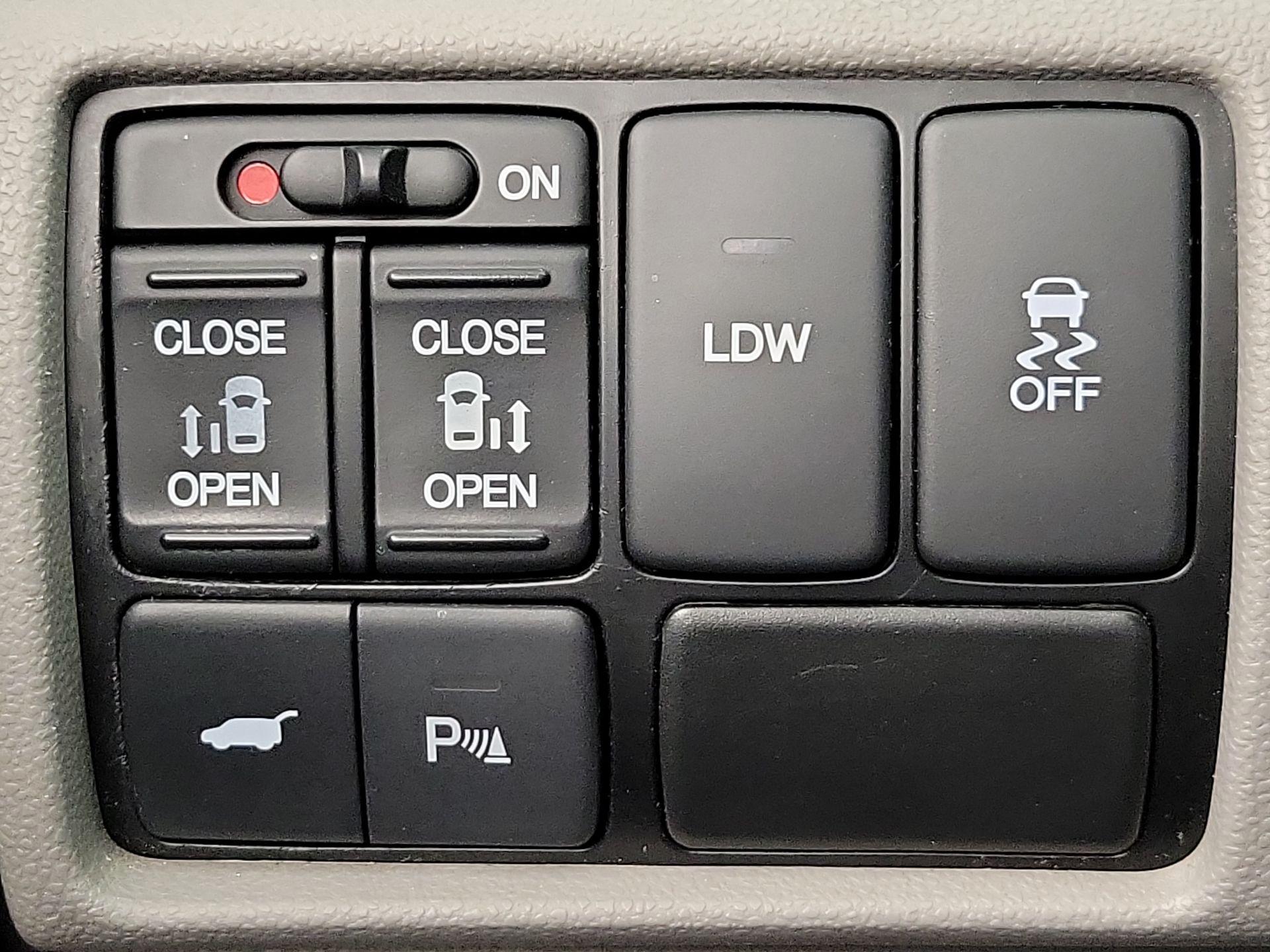 Thumbnail: 2016 Honda Odyssey - 13