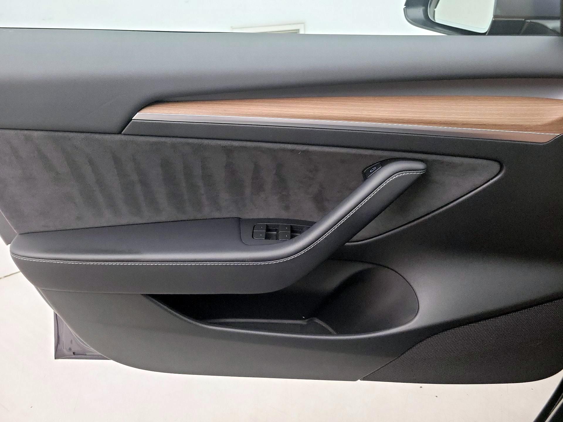 Thumbnail: 2023 Tesla Model 3 - 12