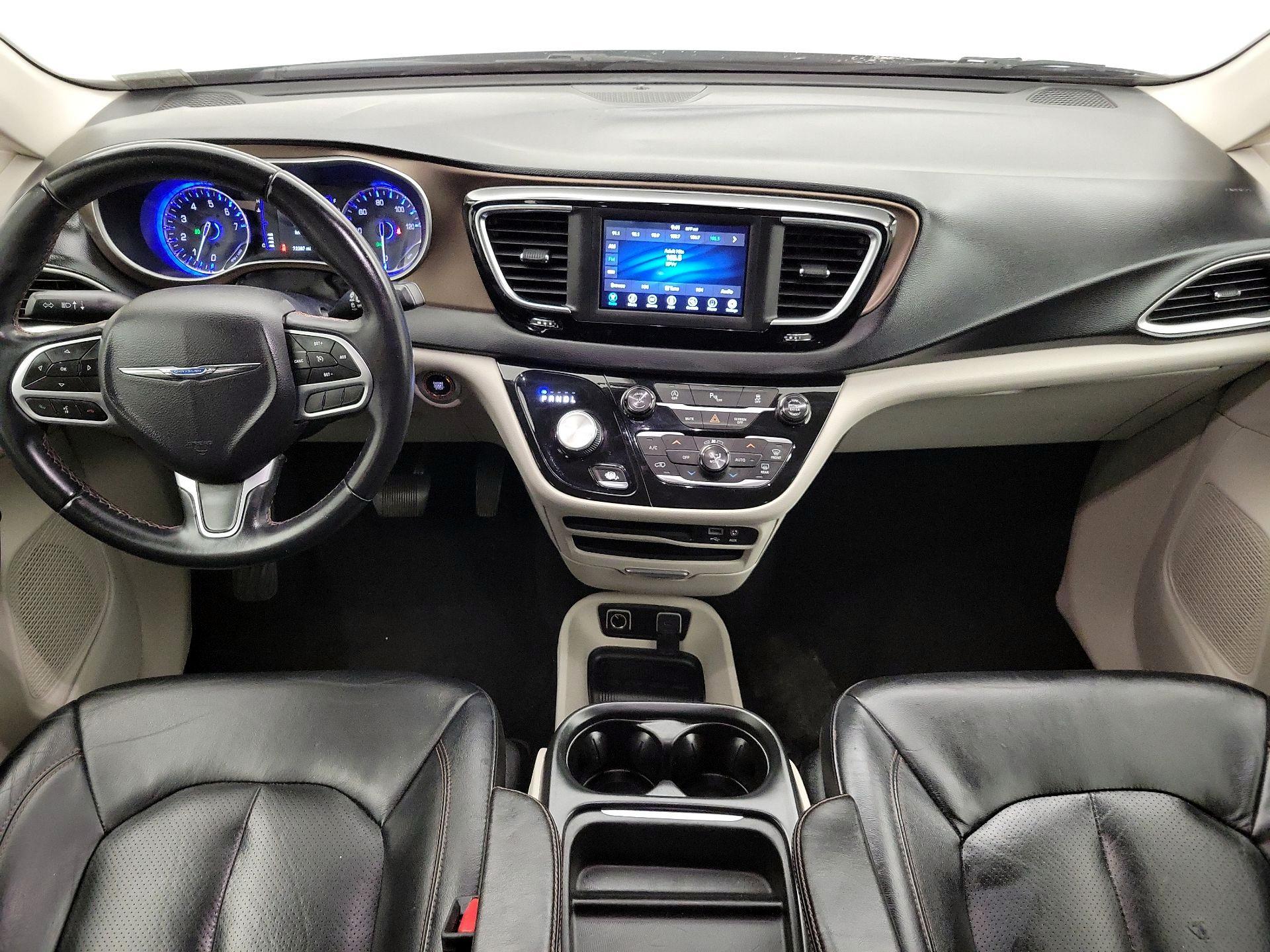 Thumbnail: 2018 Chrysler Pacifica - 9