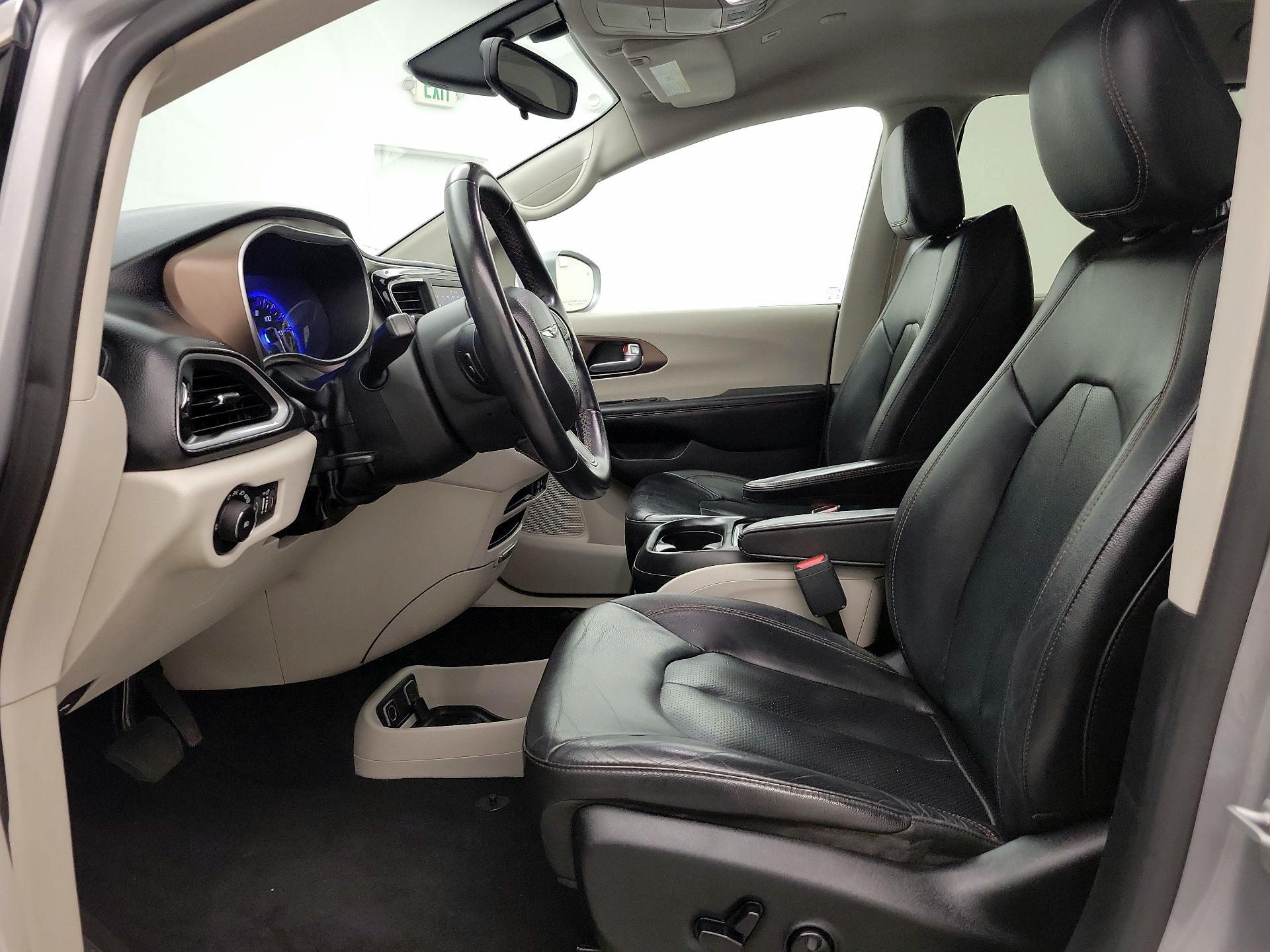 Thumbnail: 2018 Chrysler Pacifica - 11