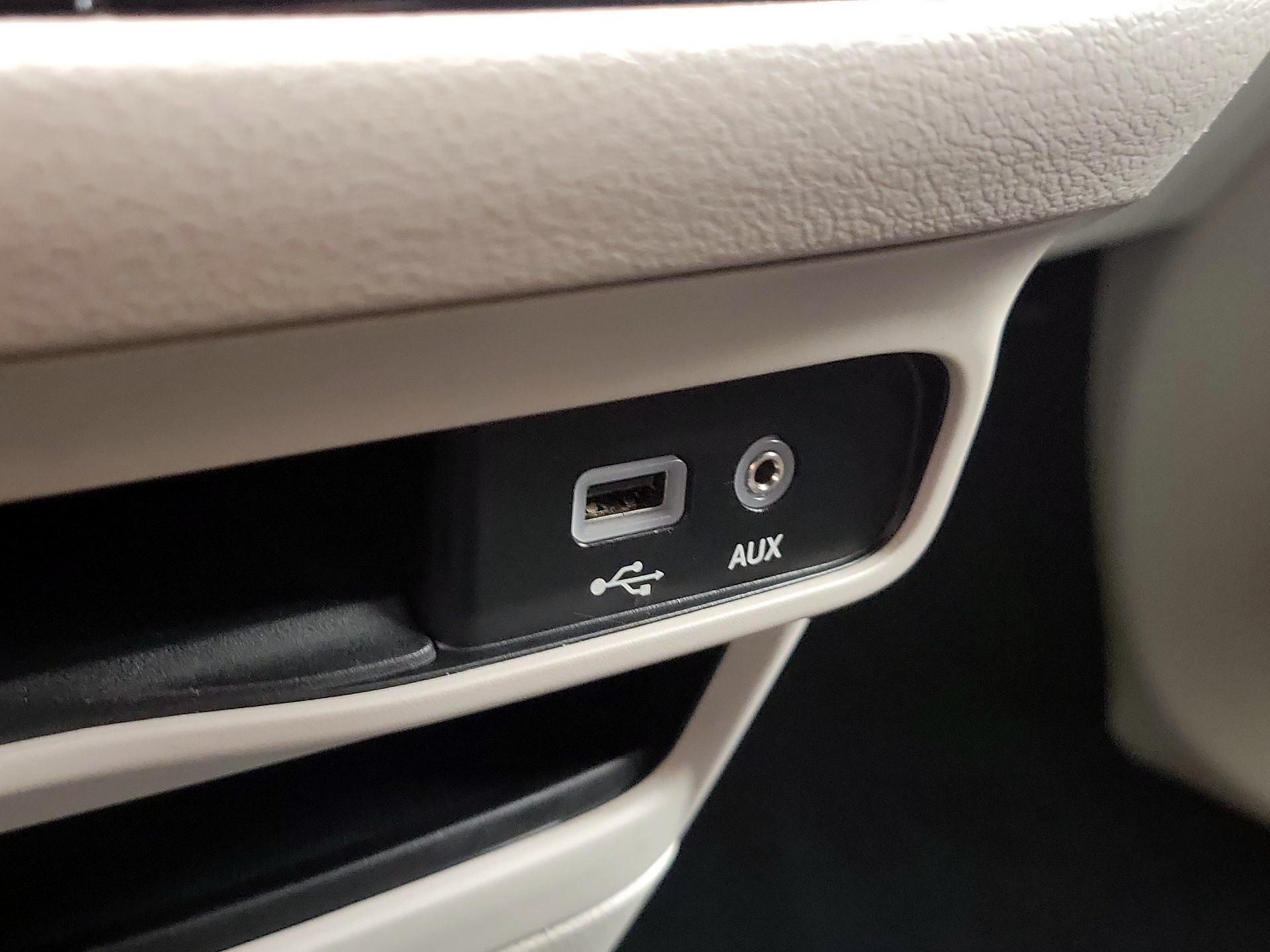Thumbnail: 2018 Chrysler Pacifica - 18