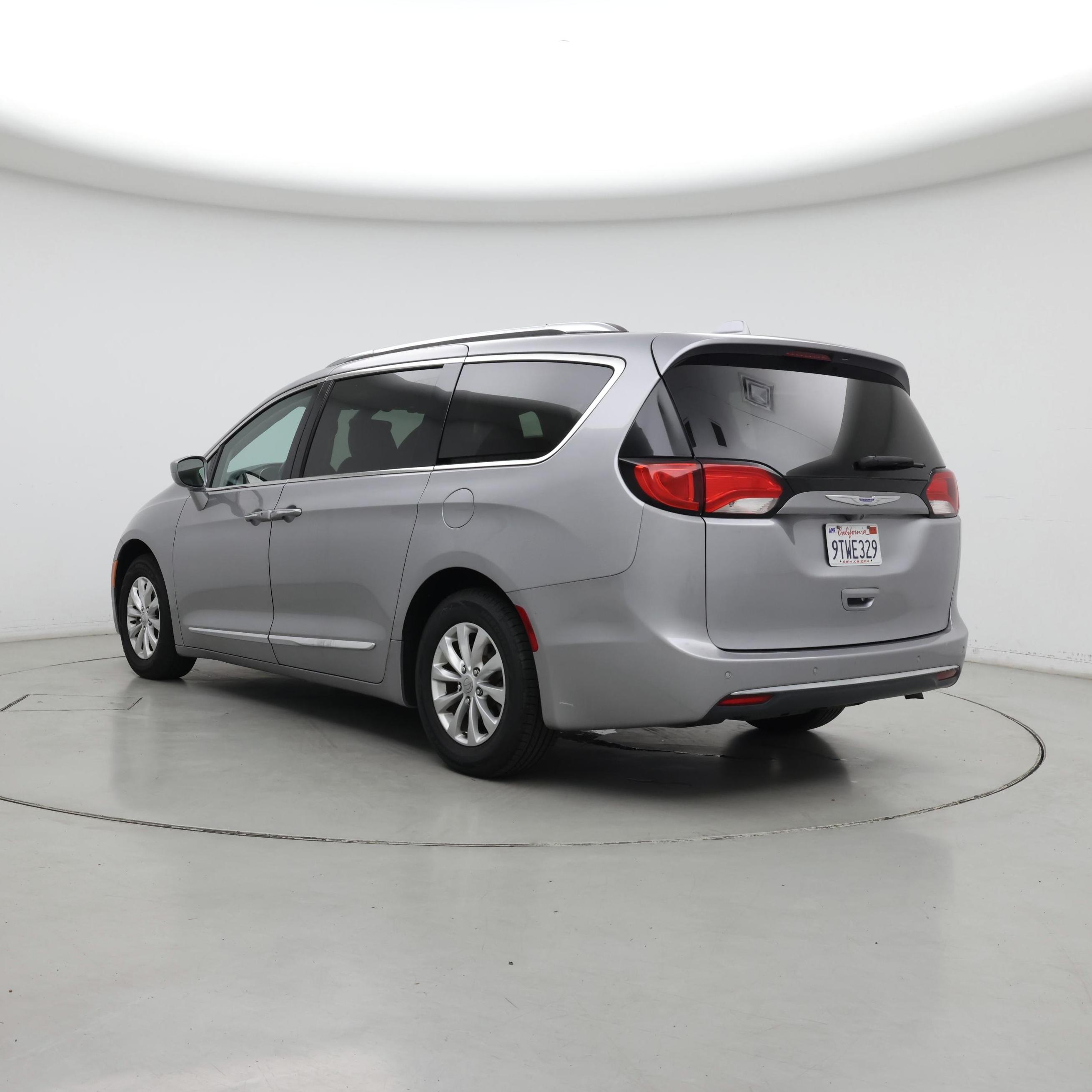 Thumbnail: 2018 Chrysler Pacifica - 2