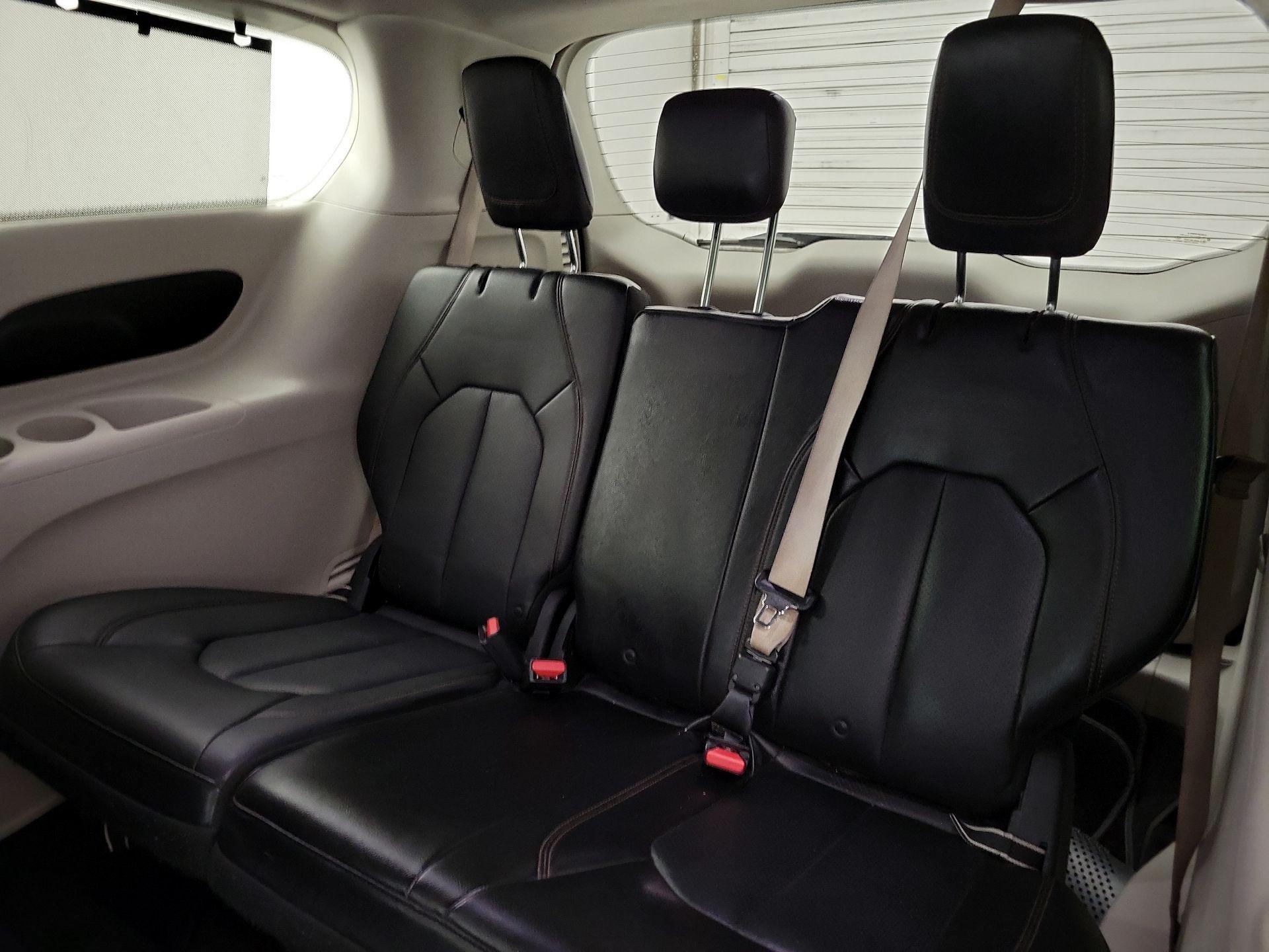 Thumbnail: 2018 Chrysler Pacifica - 20