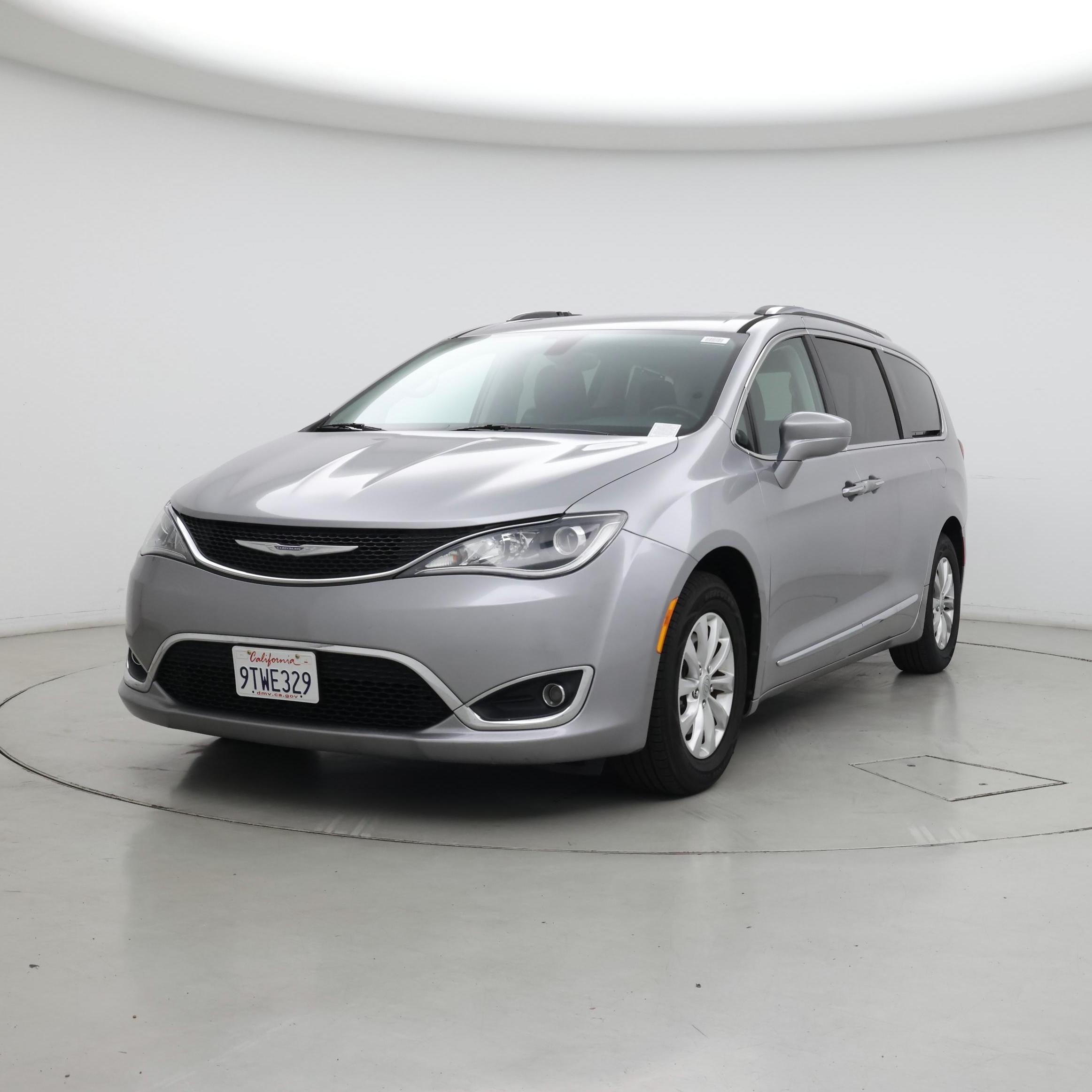 Thumbnail: 2018 Chrysler Pacifica - 4