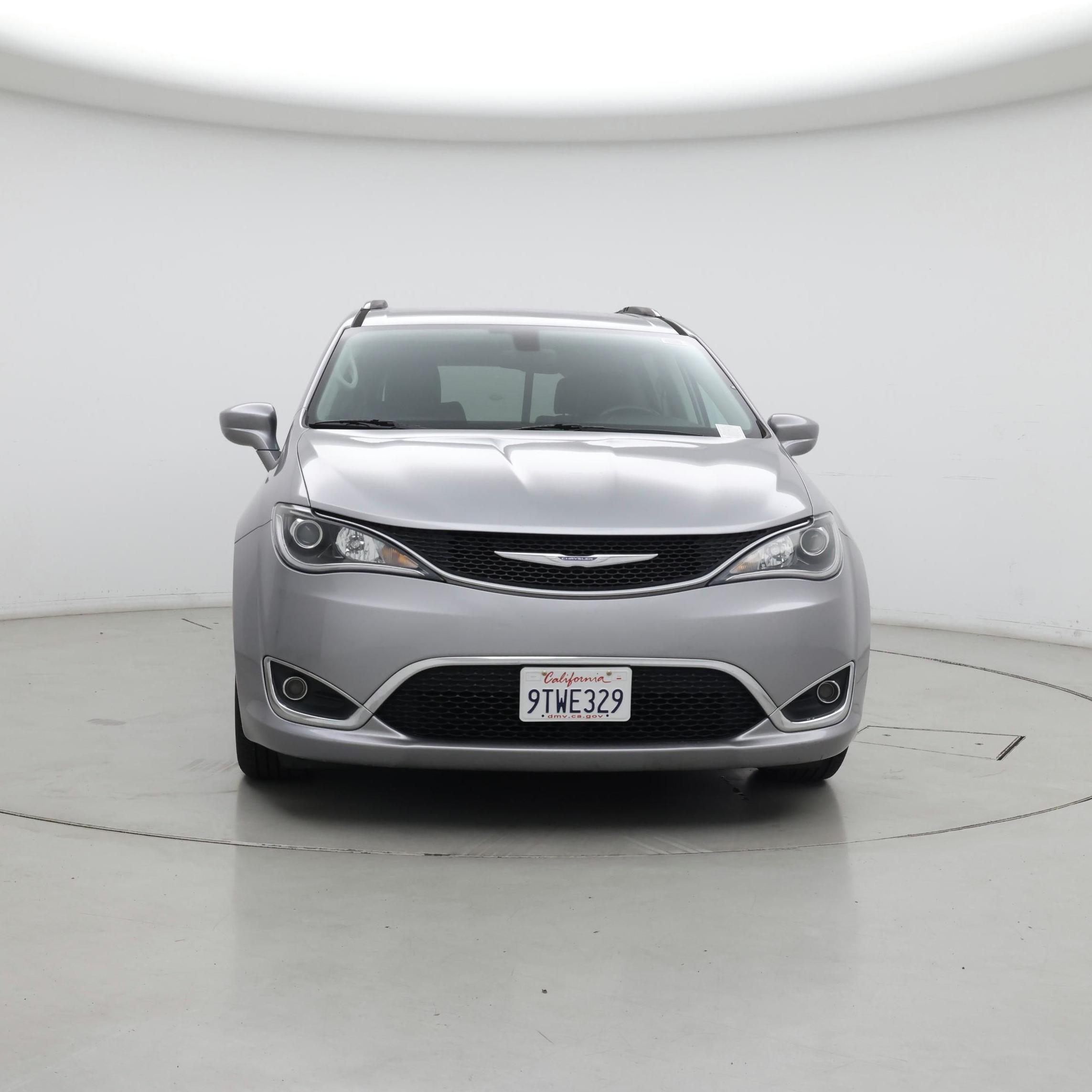 Thumbnail: 2018 Chrysler Pacifica - 5