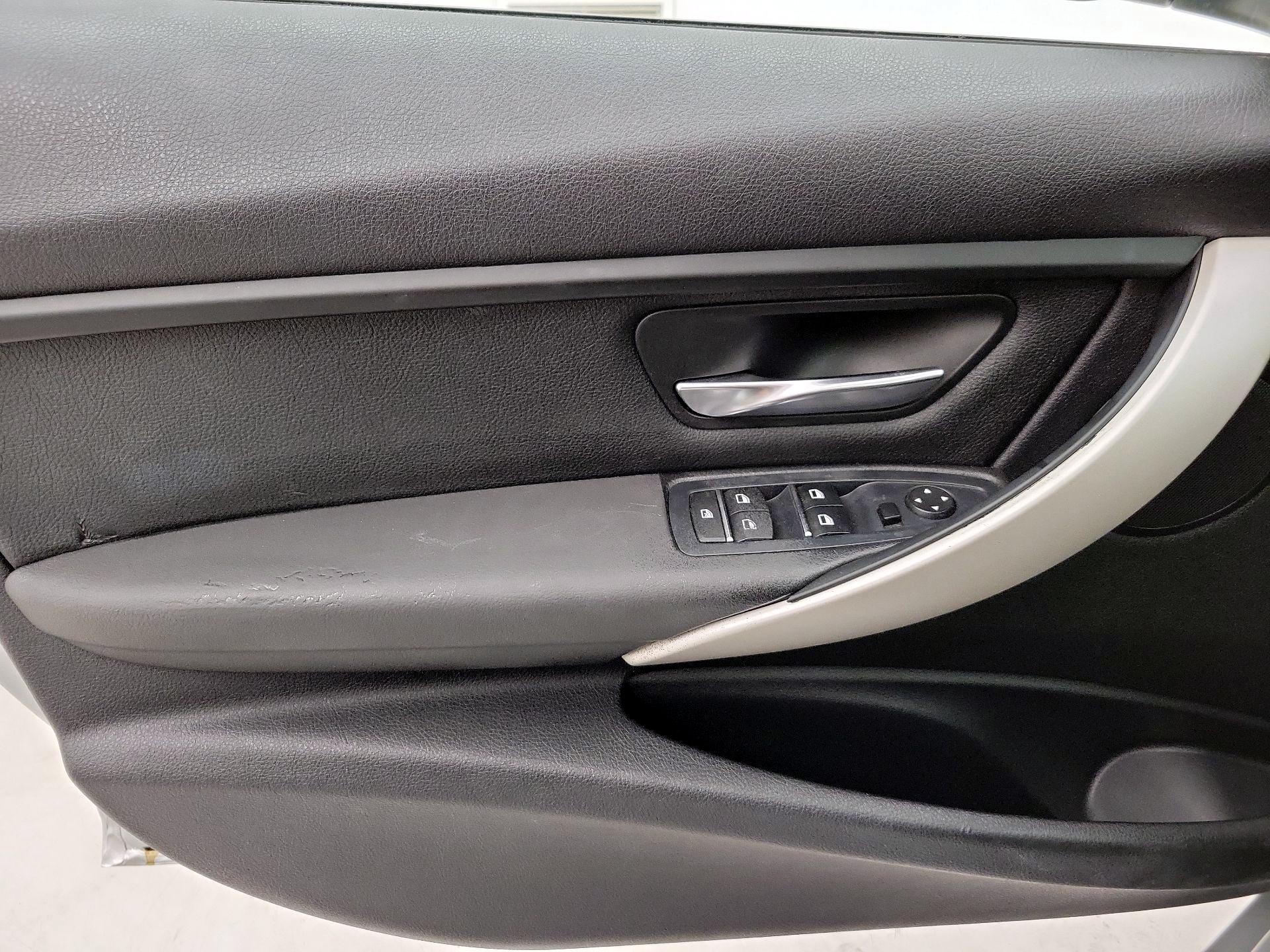Thumbnail: 2016 BMW 3 Series - 12
