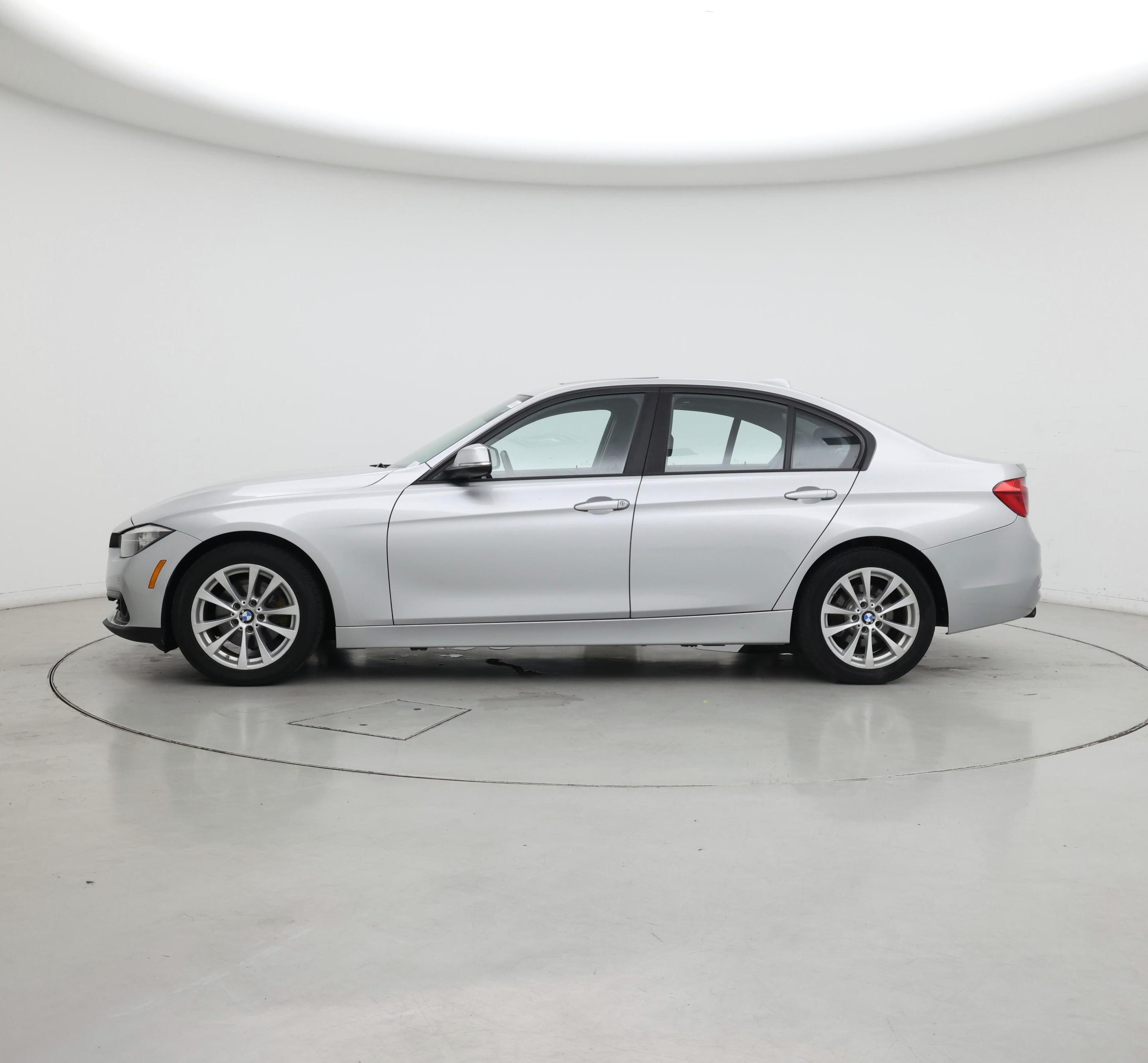 Thumbnail: 2016 BMW 3 Series - 3