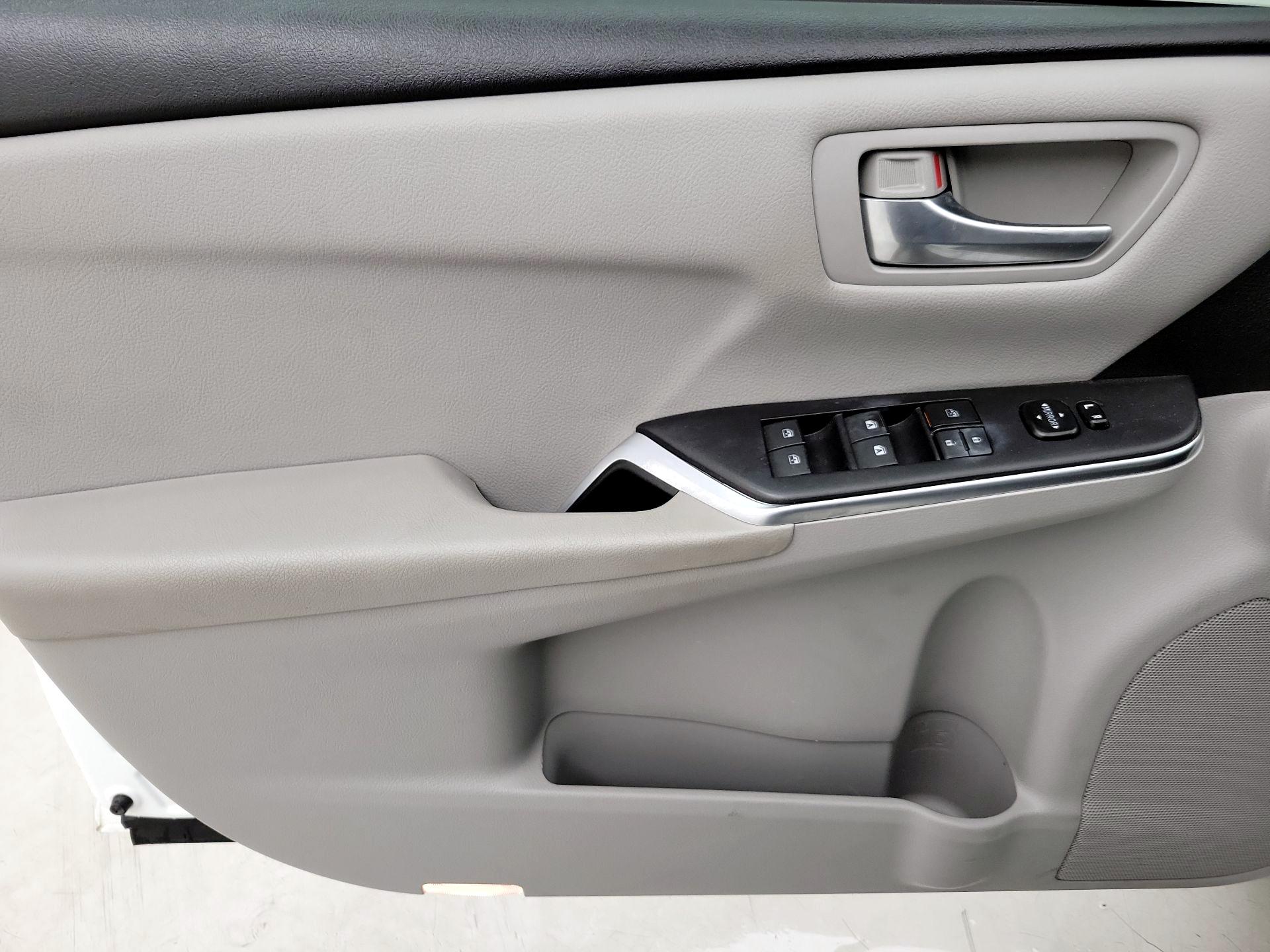 Thumbnail: 2017 Toyota Camry - 12