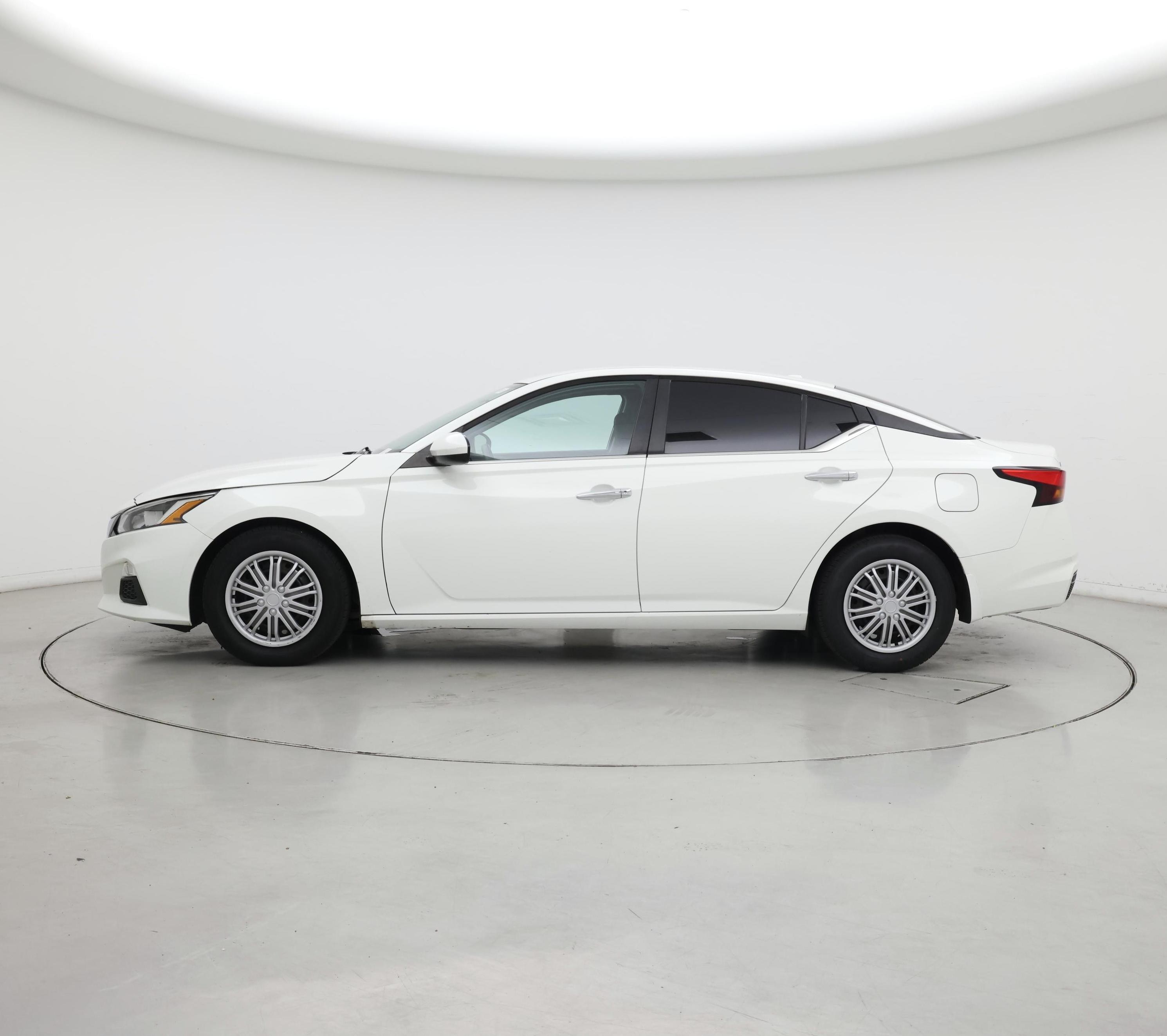 Thumbnail: 2020 Nissan Altima - 3