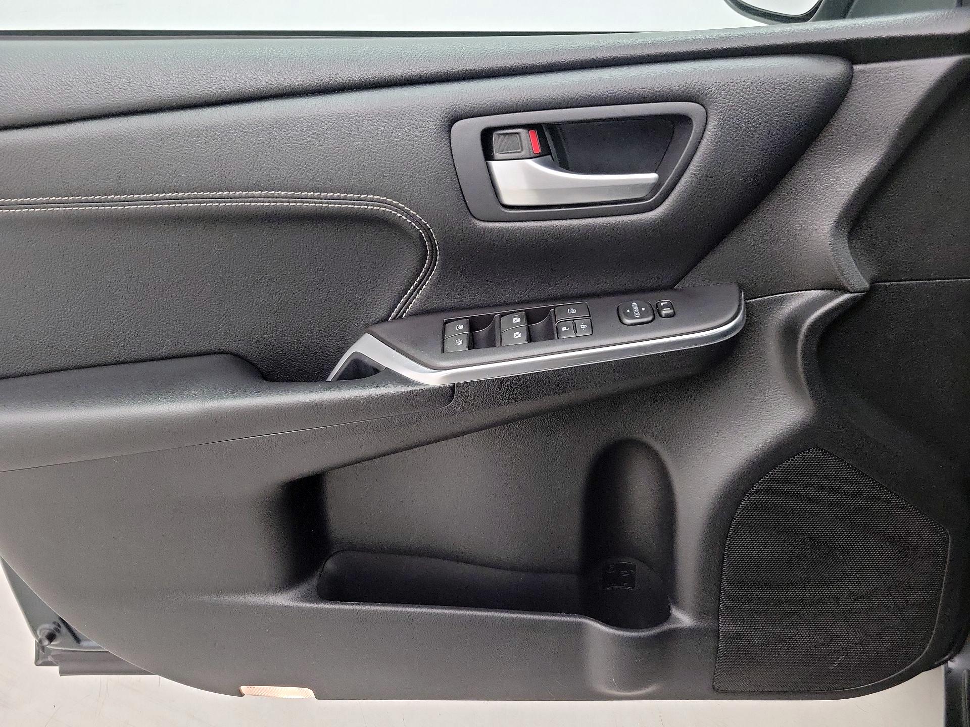 Thumbnail: 2016 Toyota Camry - 12
