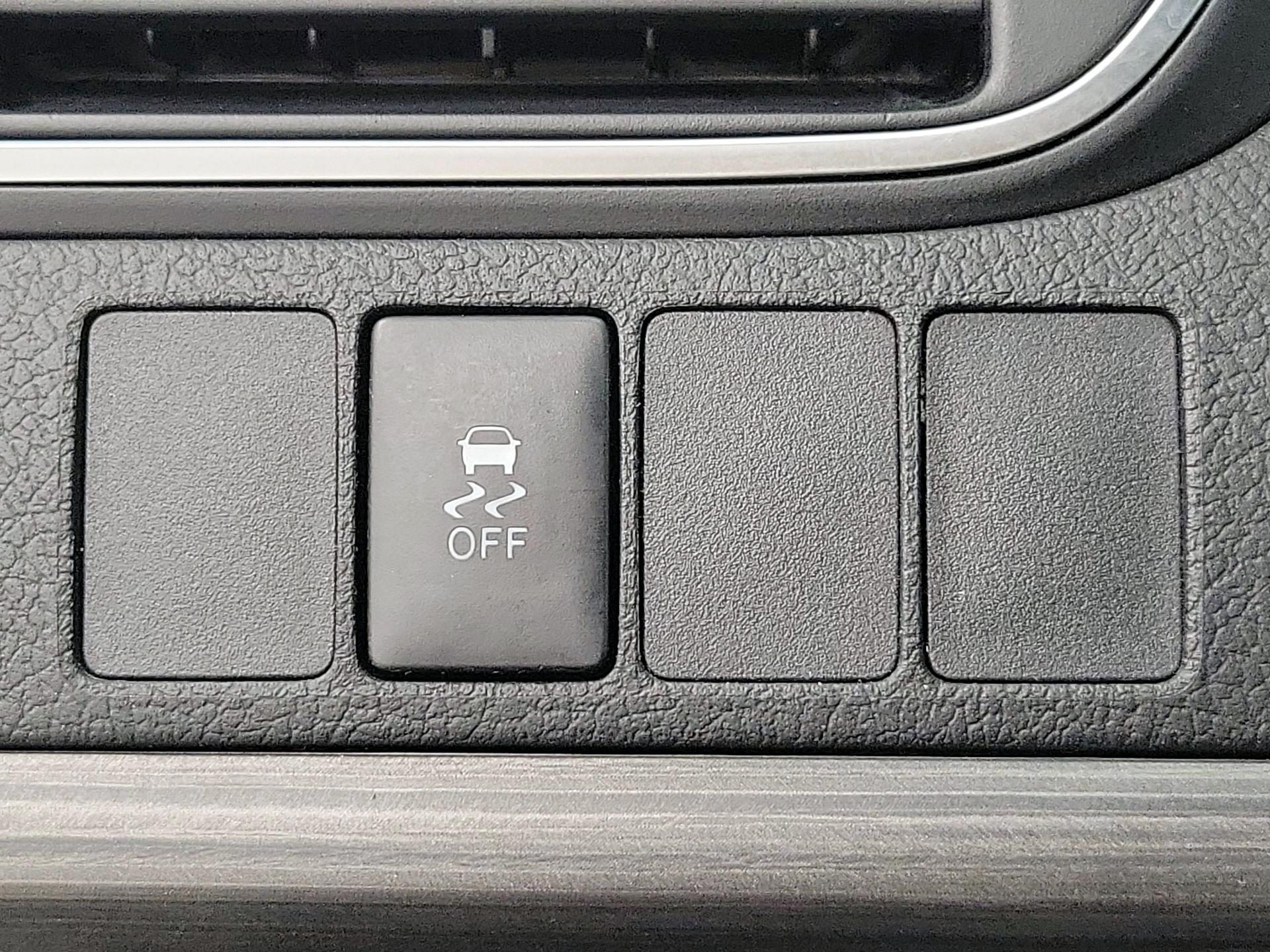 Thumbnail: 2016 Toyota Camry - 13