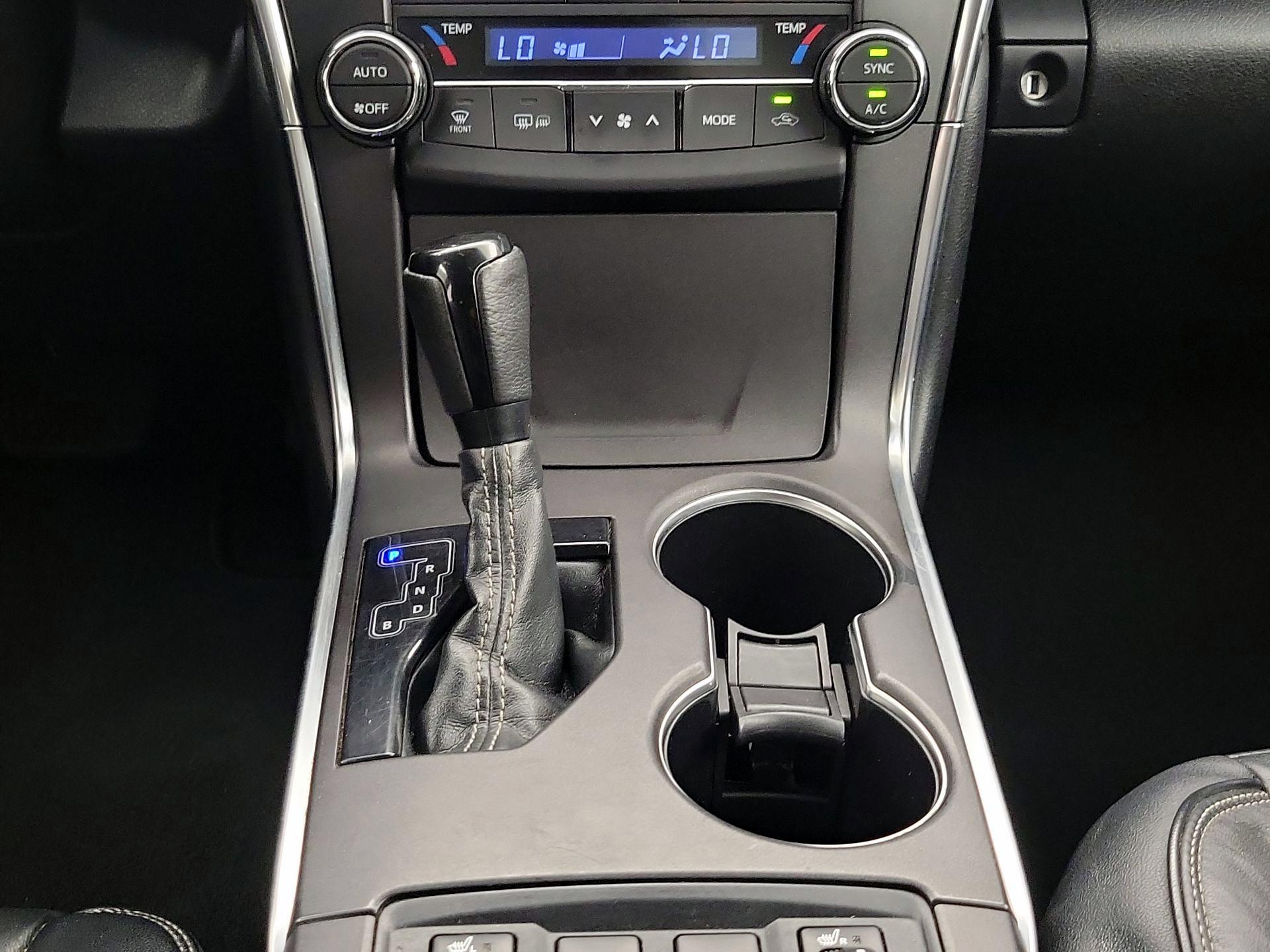 Thumbnail: 2016 Toyota Camry - 17