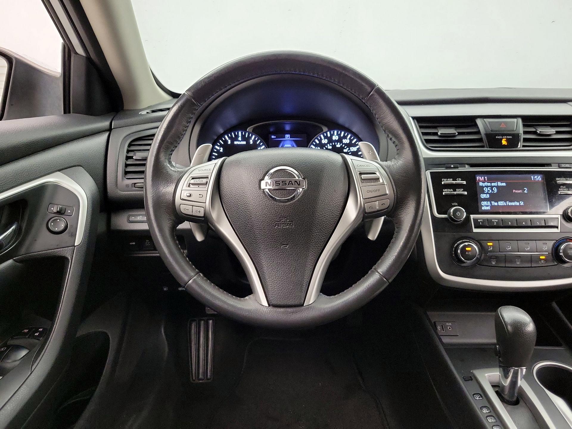 Thumbnail: 2017 Nissan Altima - 10