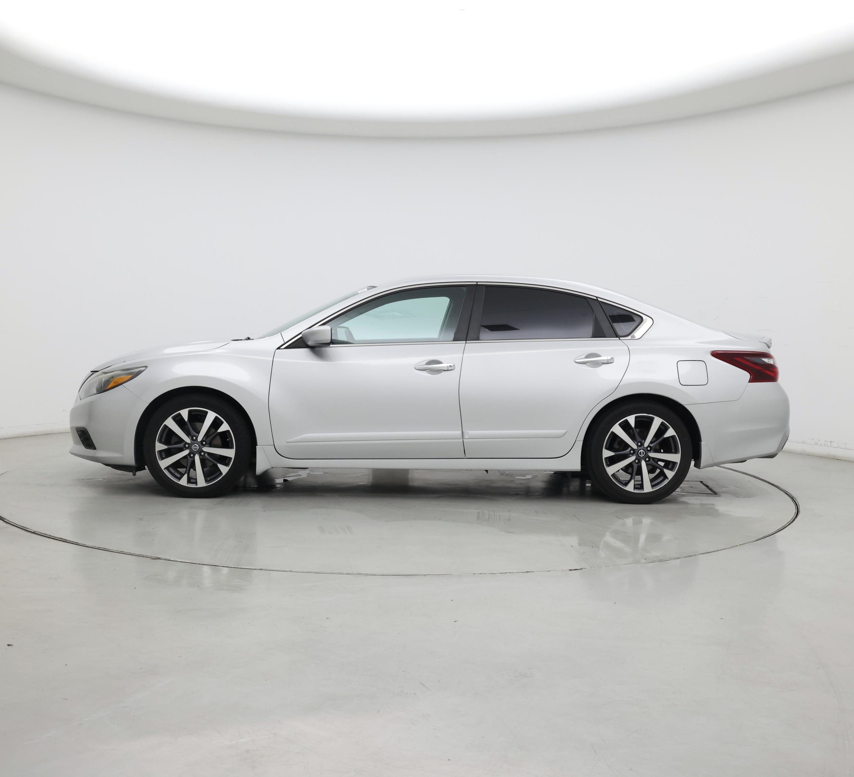 Thumbnail: 2017 Nissan Altima - 3