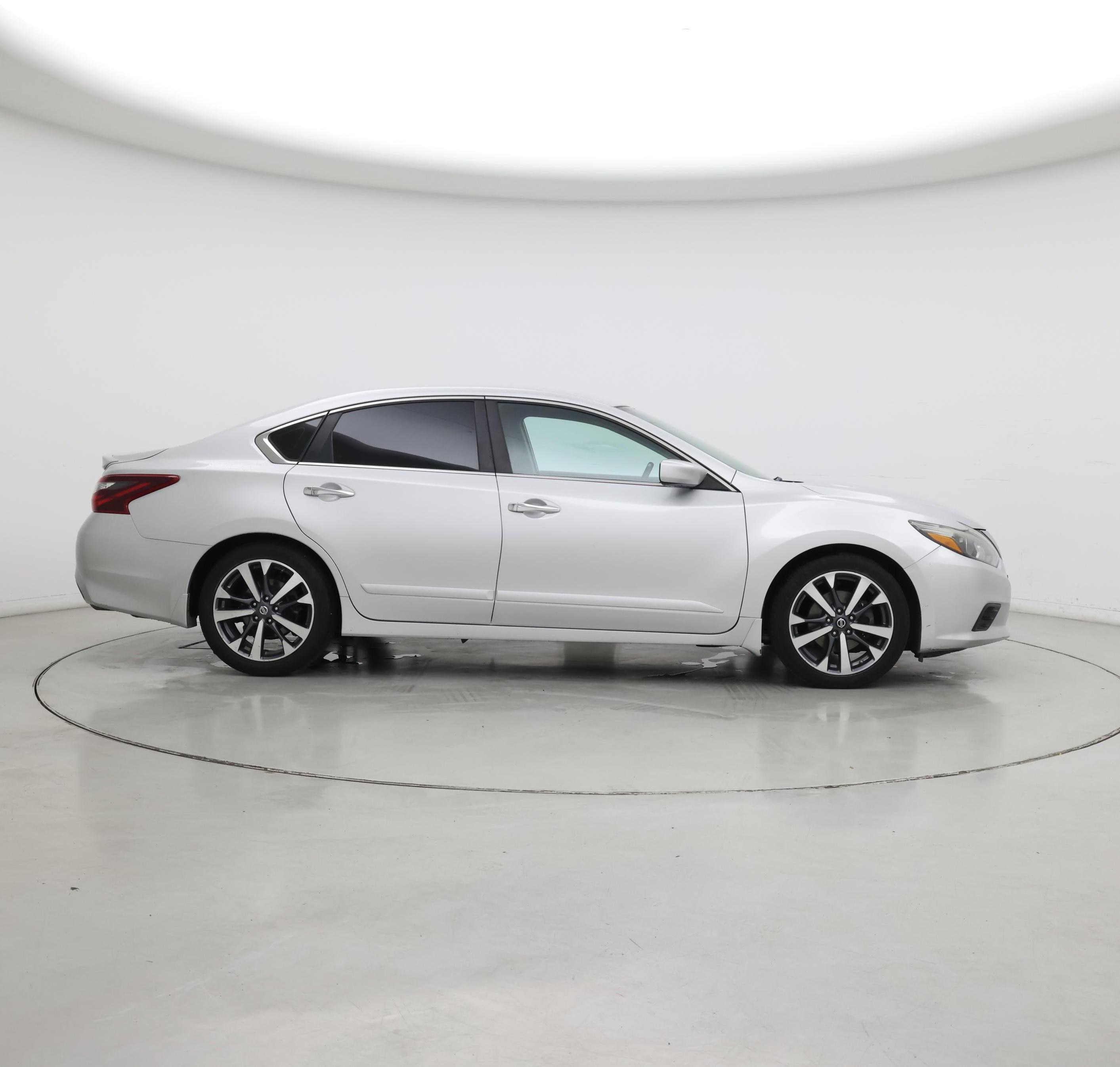 Thumbnail: 2017 Nissan Altima - 7