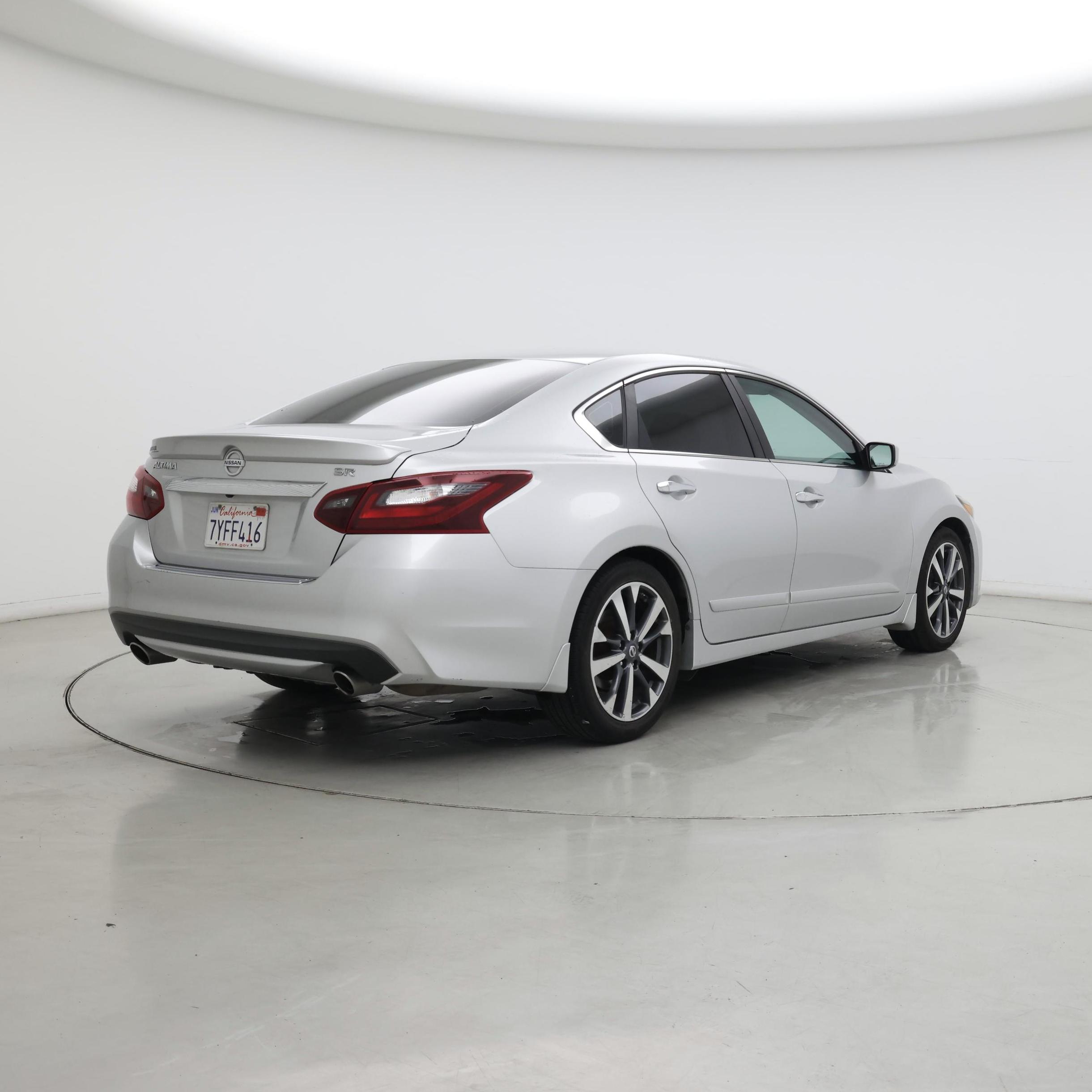 Thumbnail: 2017 Nissan Altima - 8