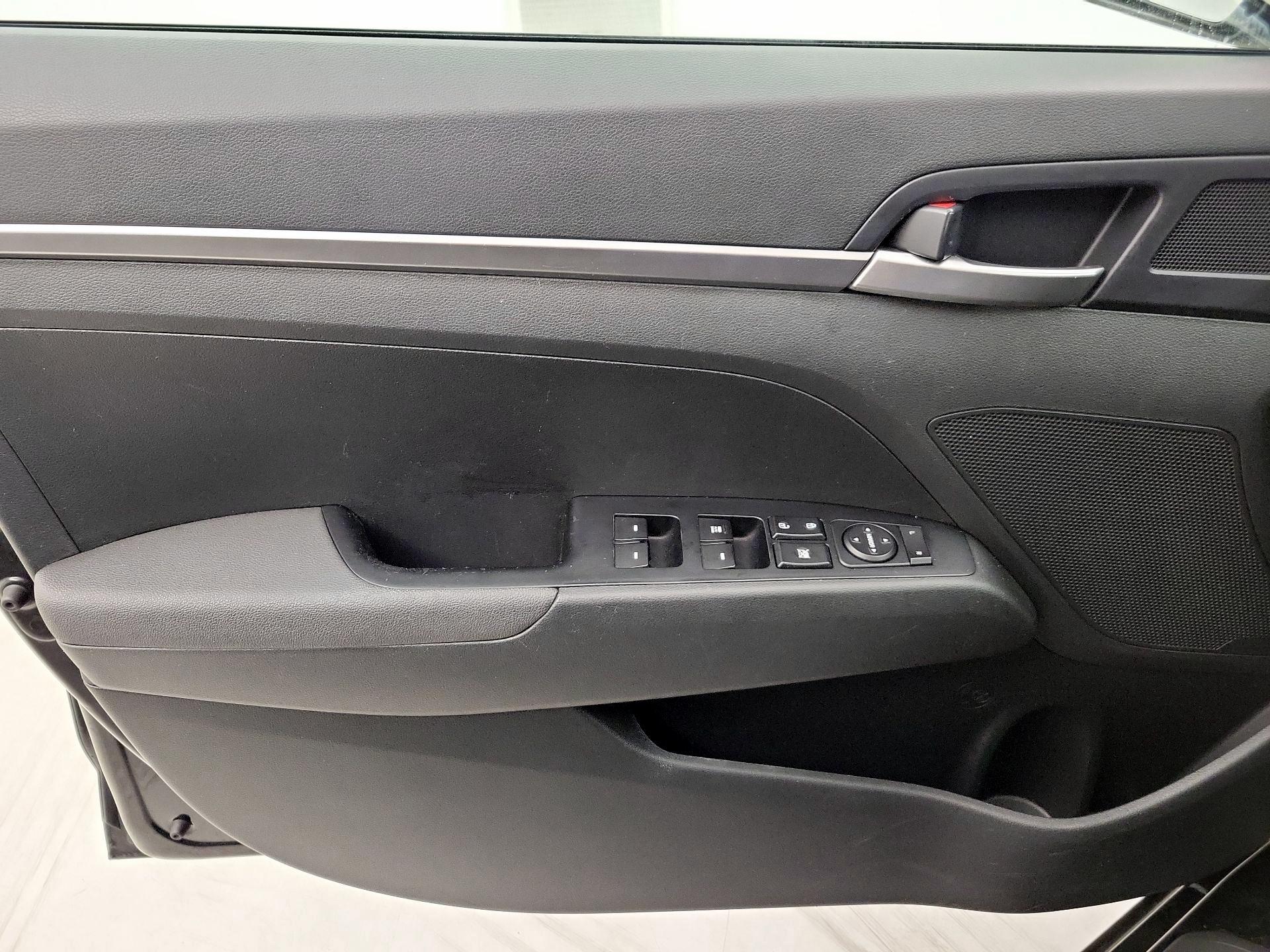 Thumbnail: 2020 Hyundai Elantra - 12