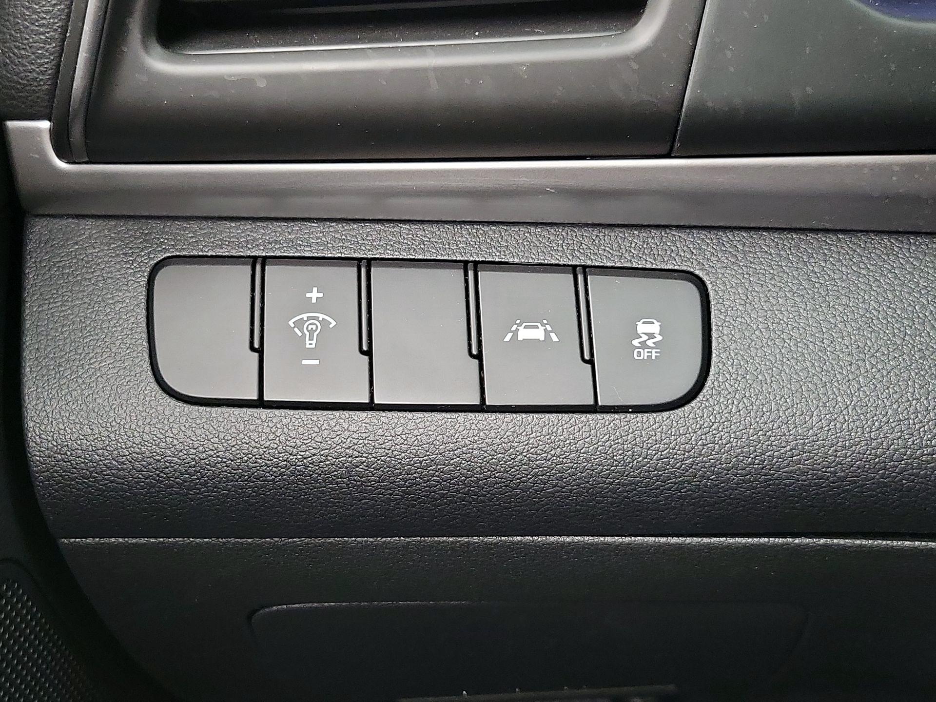 Thumbnail: 2020 Hyundai Elantra - 13