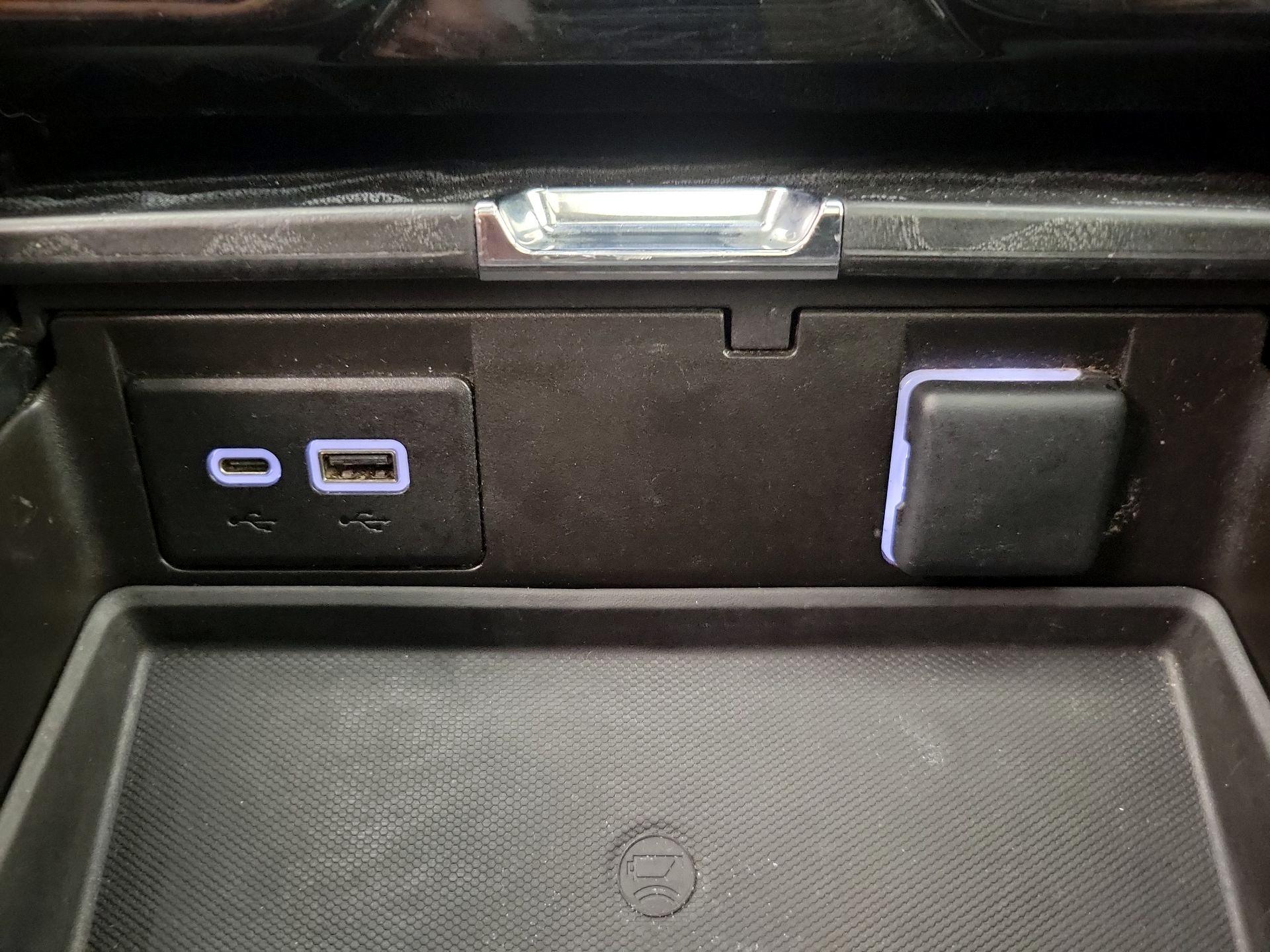 Thumbnail: 2023 GMC Yukon XL - 19