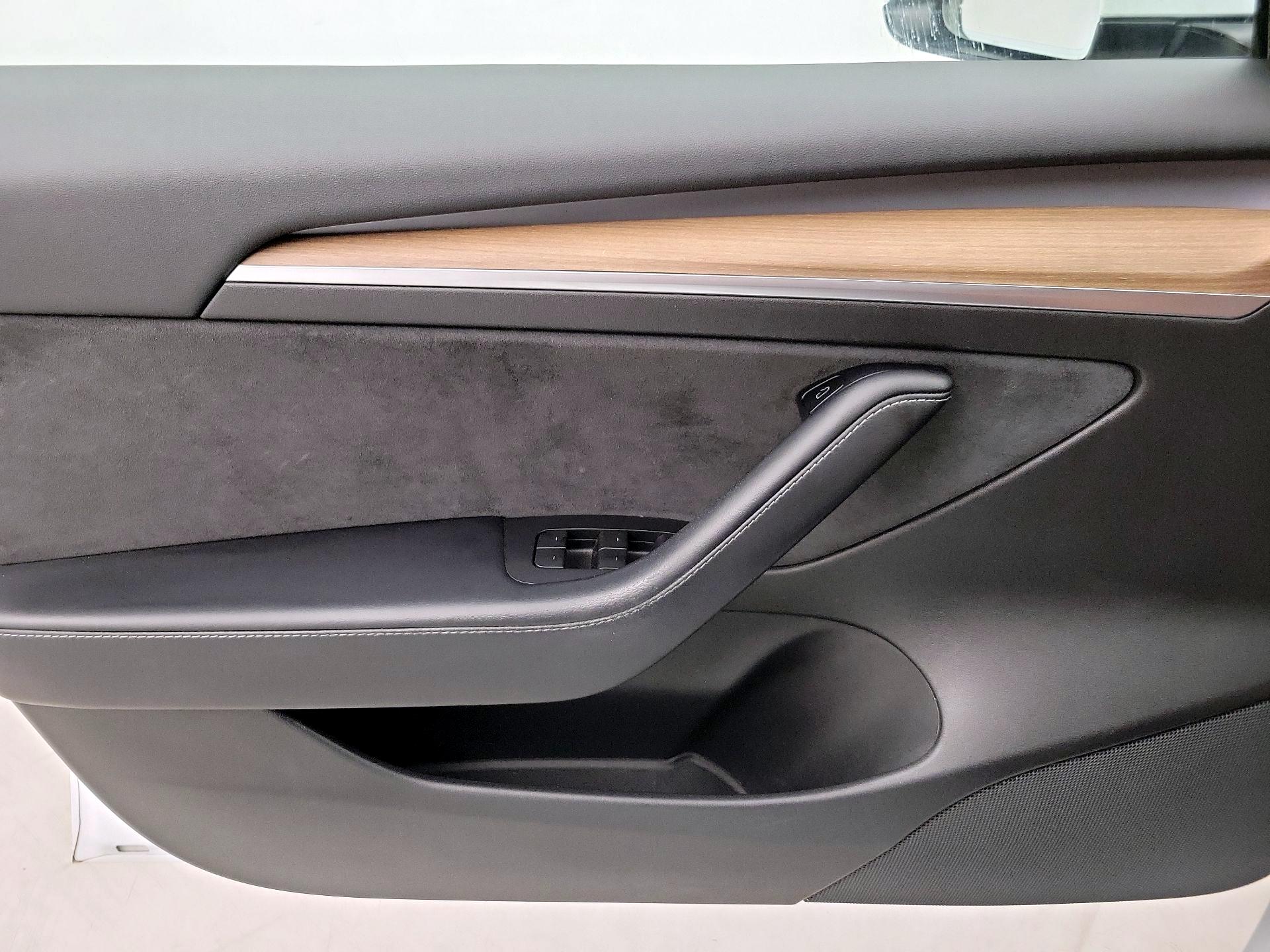 Thumbnail: 2021 Tesla Model 3 - 12