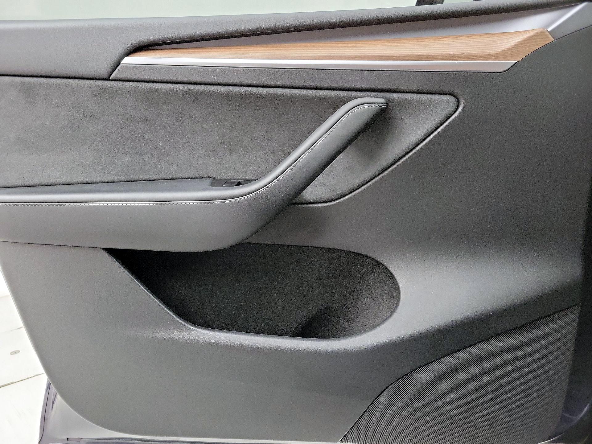 Thumbnail: 2022 Tesla Model Y - 12