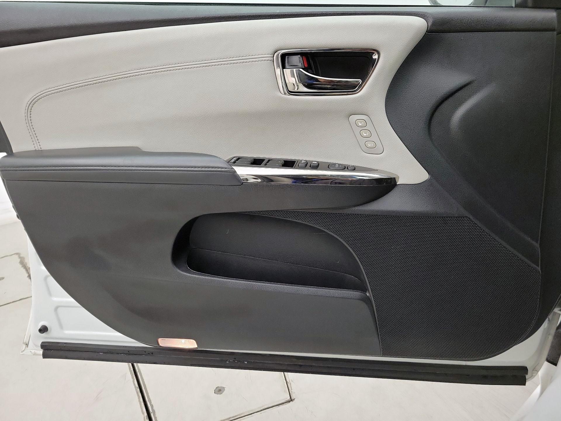 Thumbnail: 2016 Toyota Avalon - 12