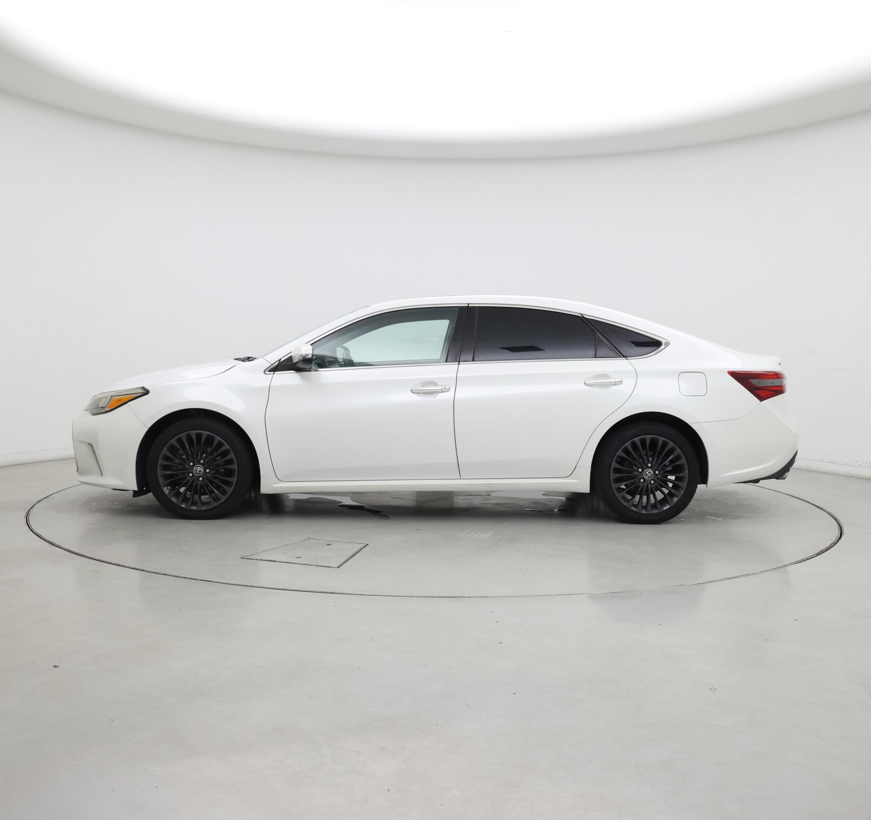 Thumbnail: 2016 Toyota Avalon - 3