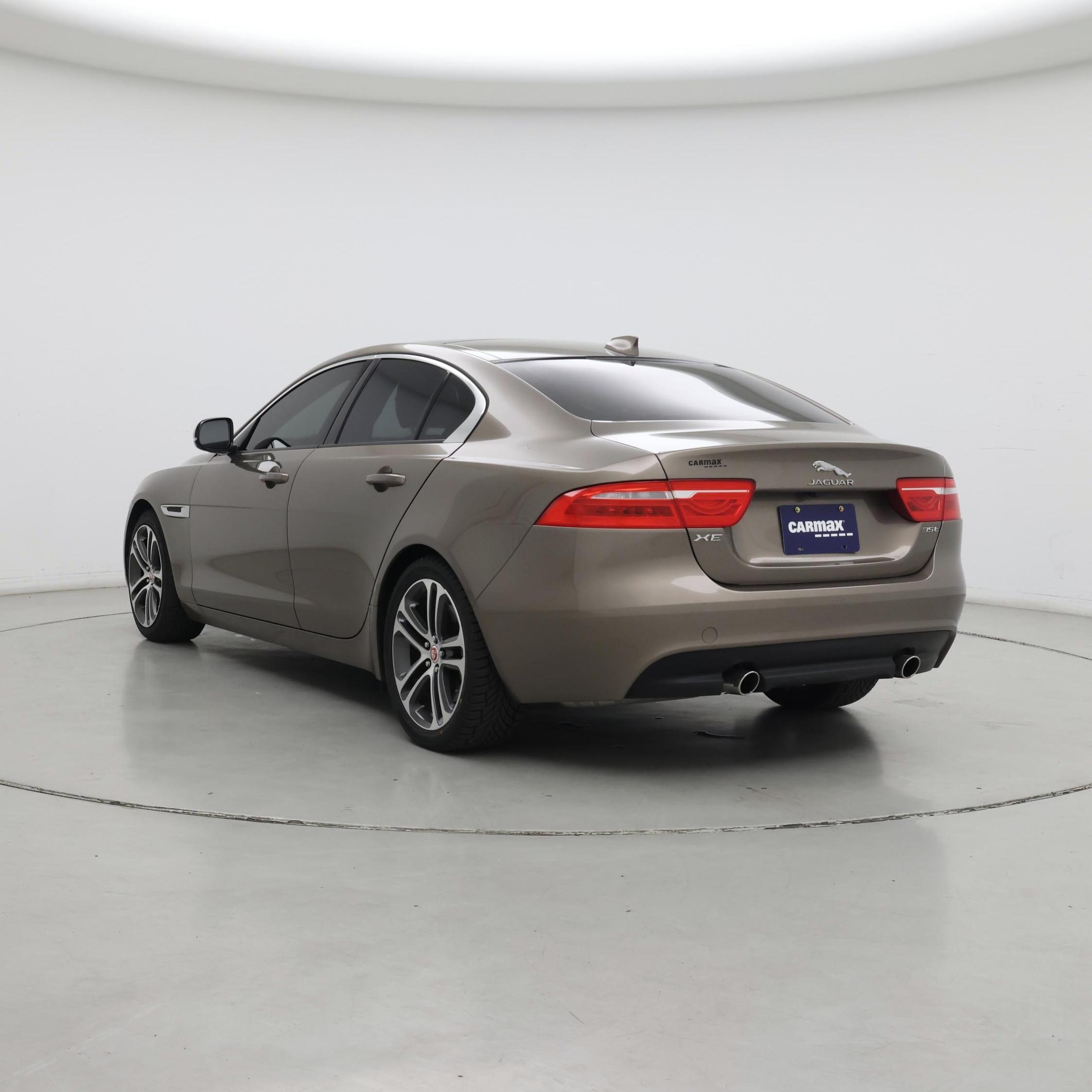 Thumbnail: 2017 Jaguar XE - 2