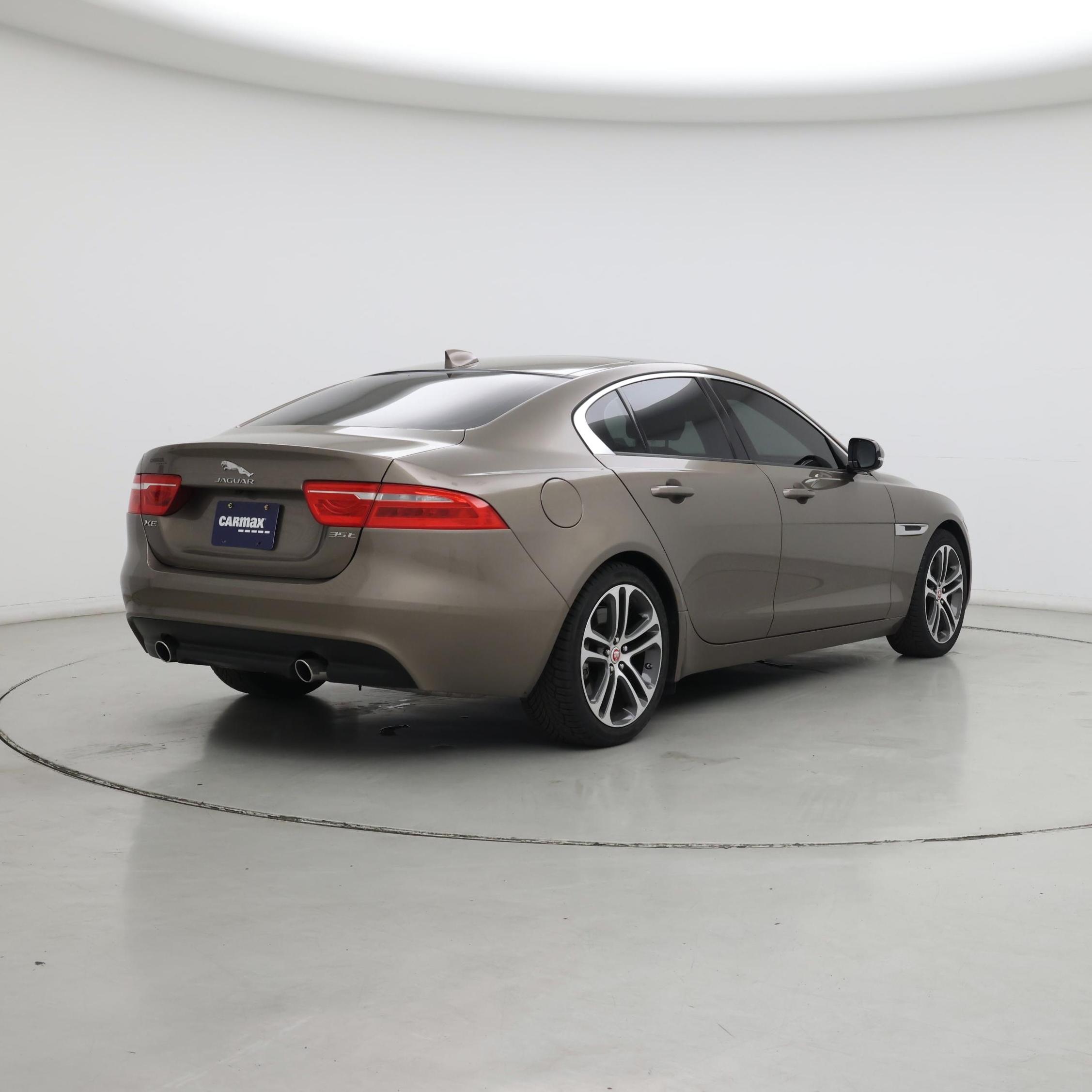 Thumbnail: 2017 Jaguar XE - 8