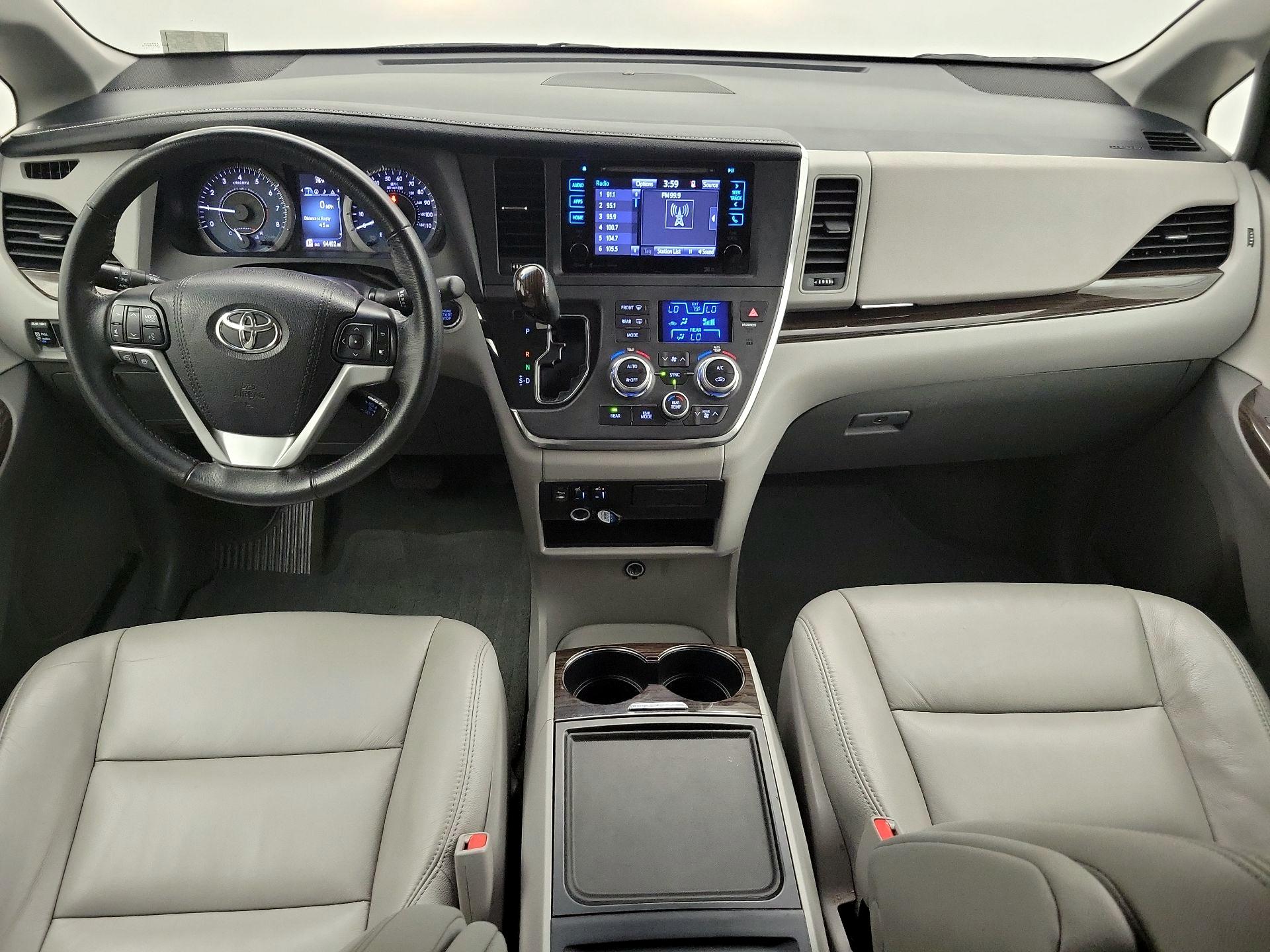 Thumbnail: 2017 Toyota Sienna - 9