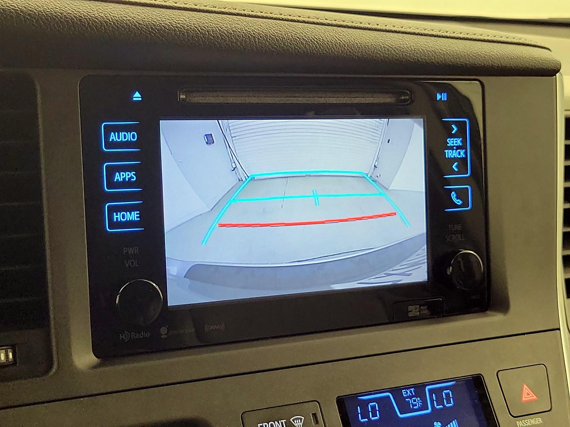 Thumbnail: 2017 Toyota Sienna - 15