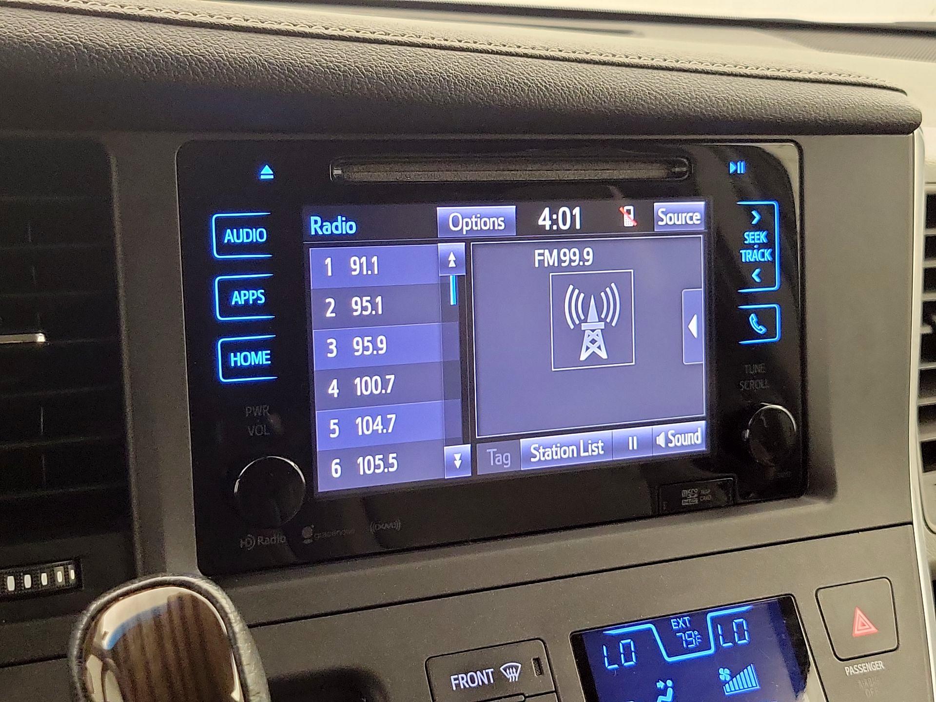 Thumbnail: 2017 Toyota Sienna - 16