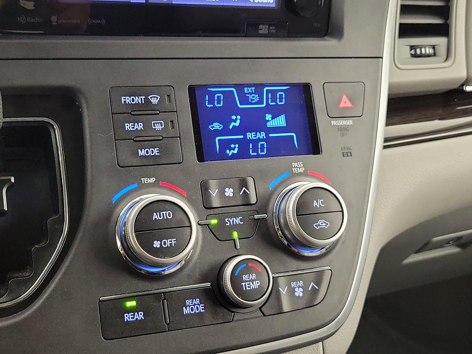 Thumbnail: 2017 Toyota Sienna - 17