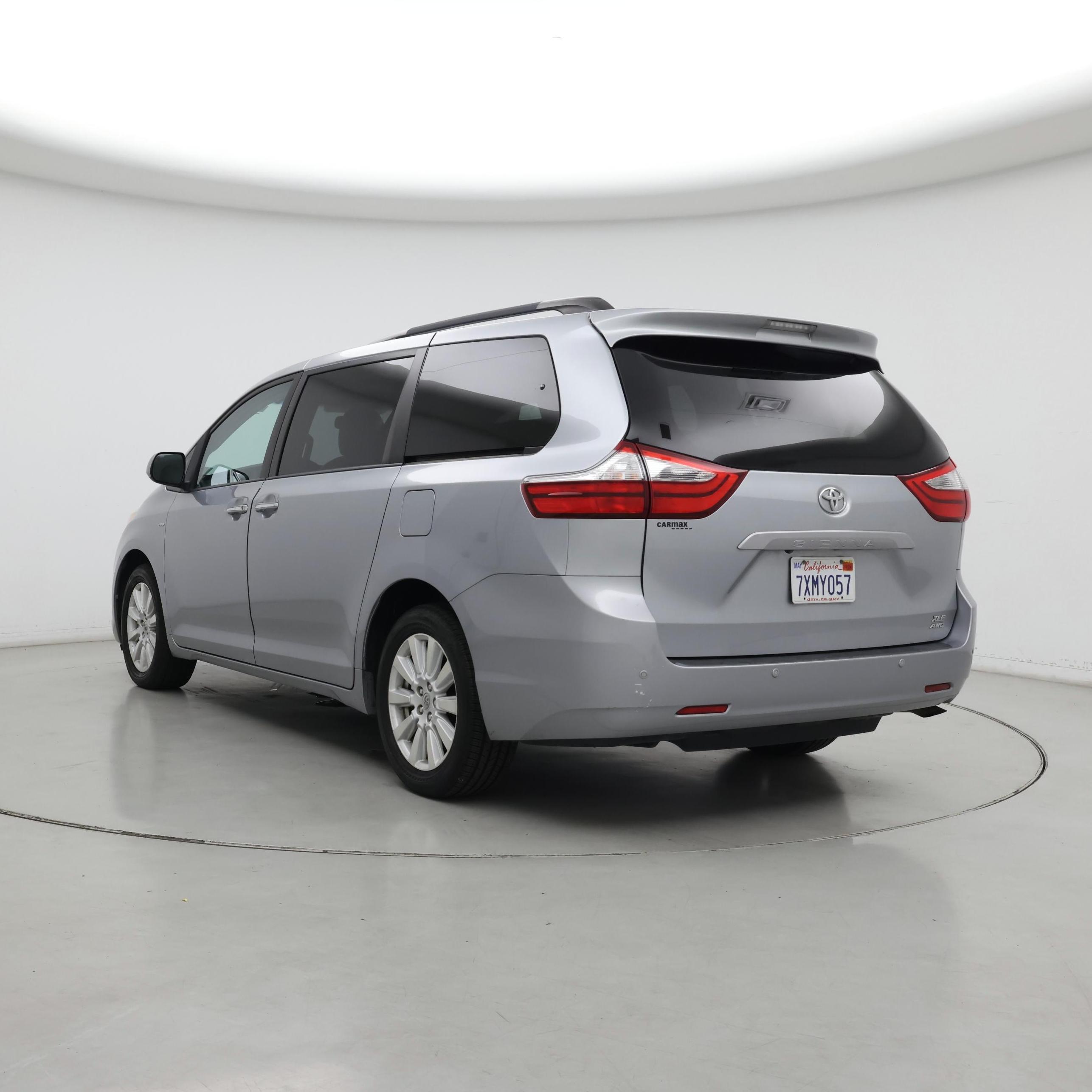 Thumbnail: 2017 Toyota Sienna - 2