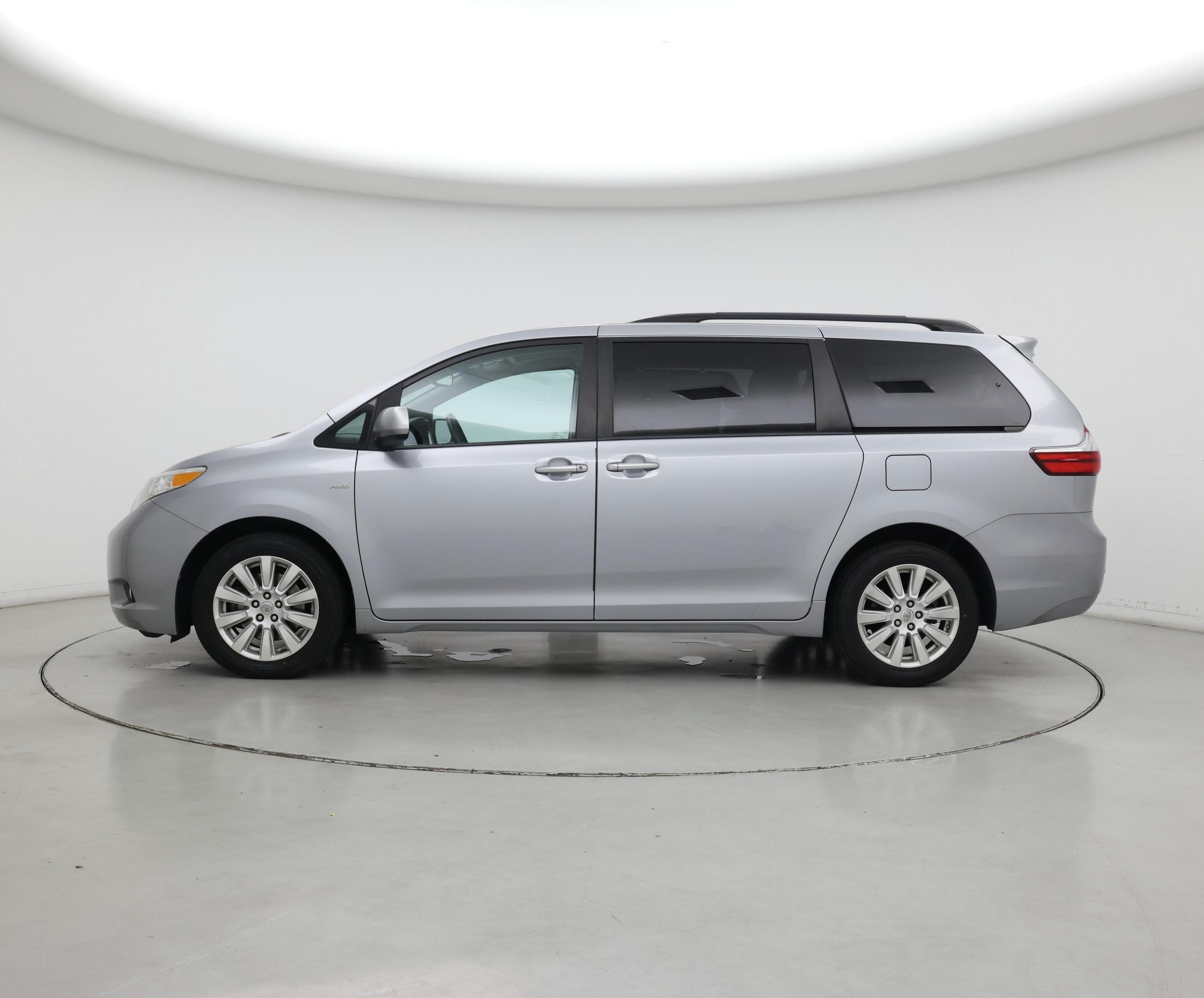 Thumbnail: 2017 Toyota Sienna - 3