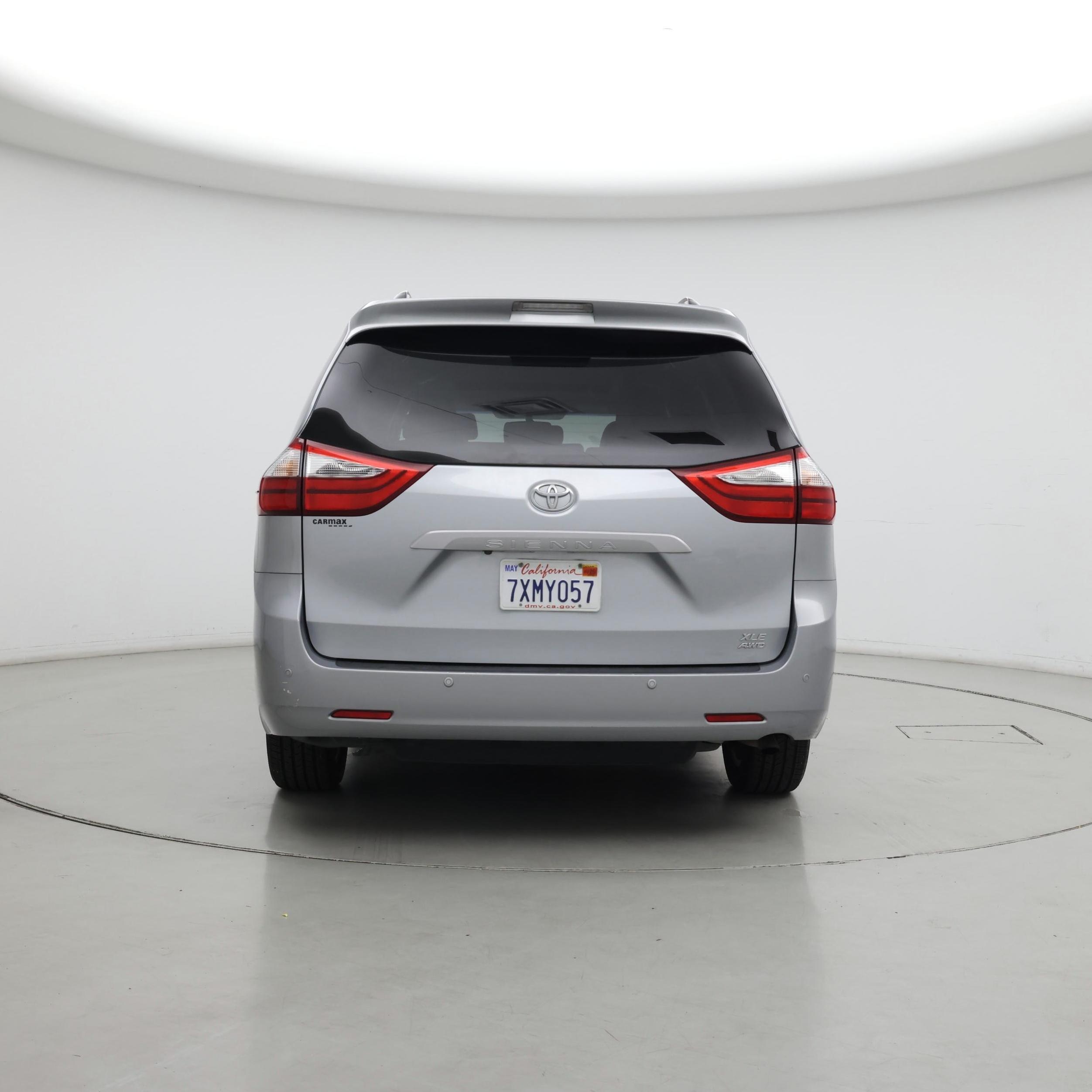 Thumbnail: 2017 Toyota Sienna - 6