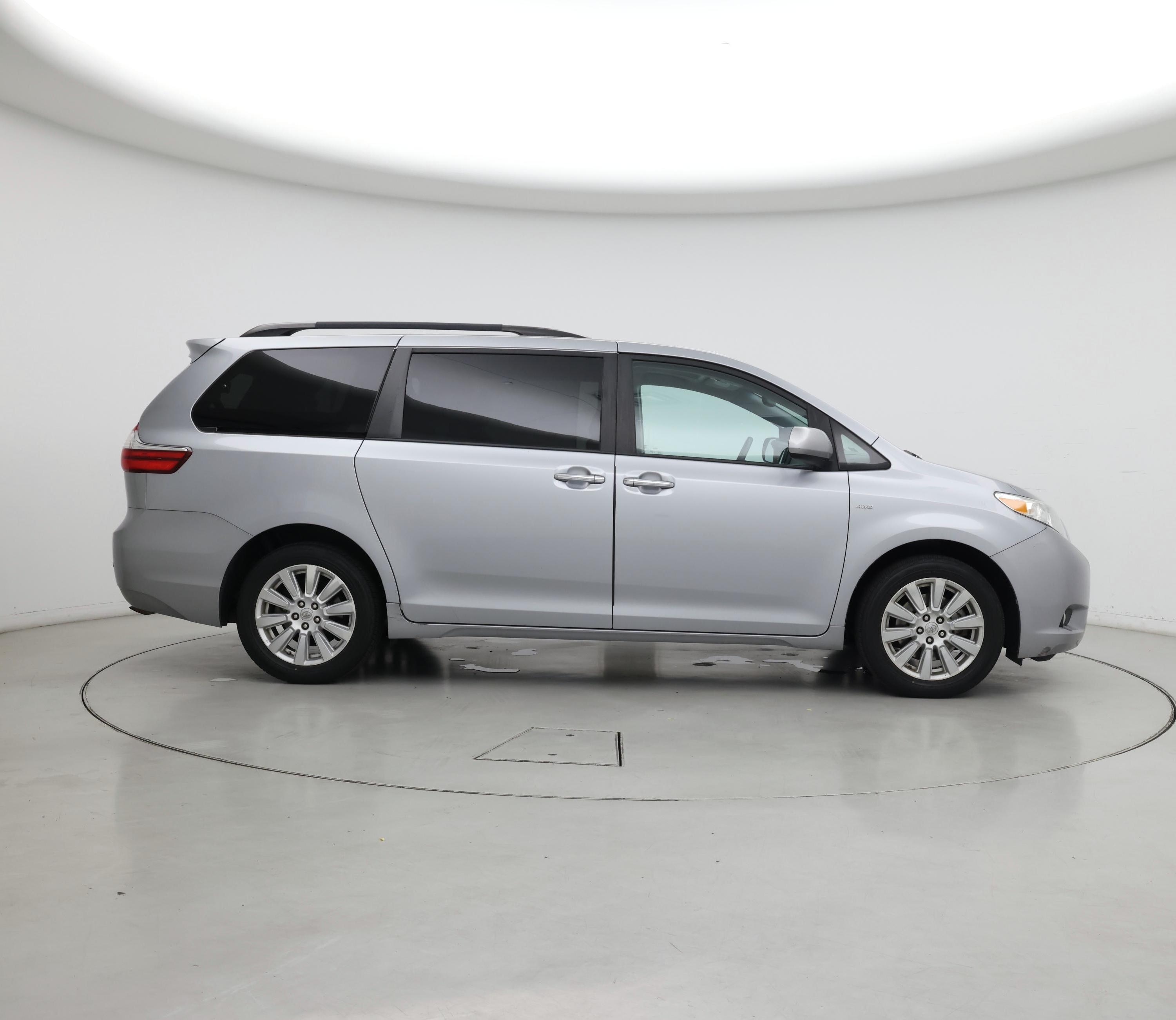 Thumbnail: 2017 Toyota Sienna - 7