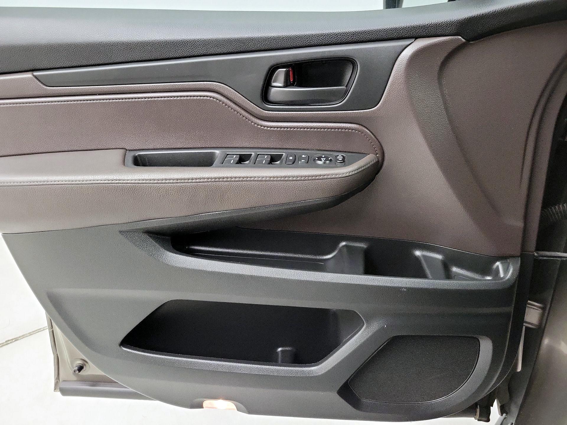 Thumbnail: 2018 Honda Odyssey - 12