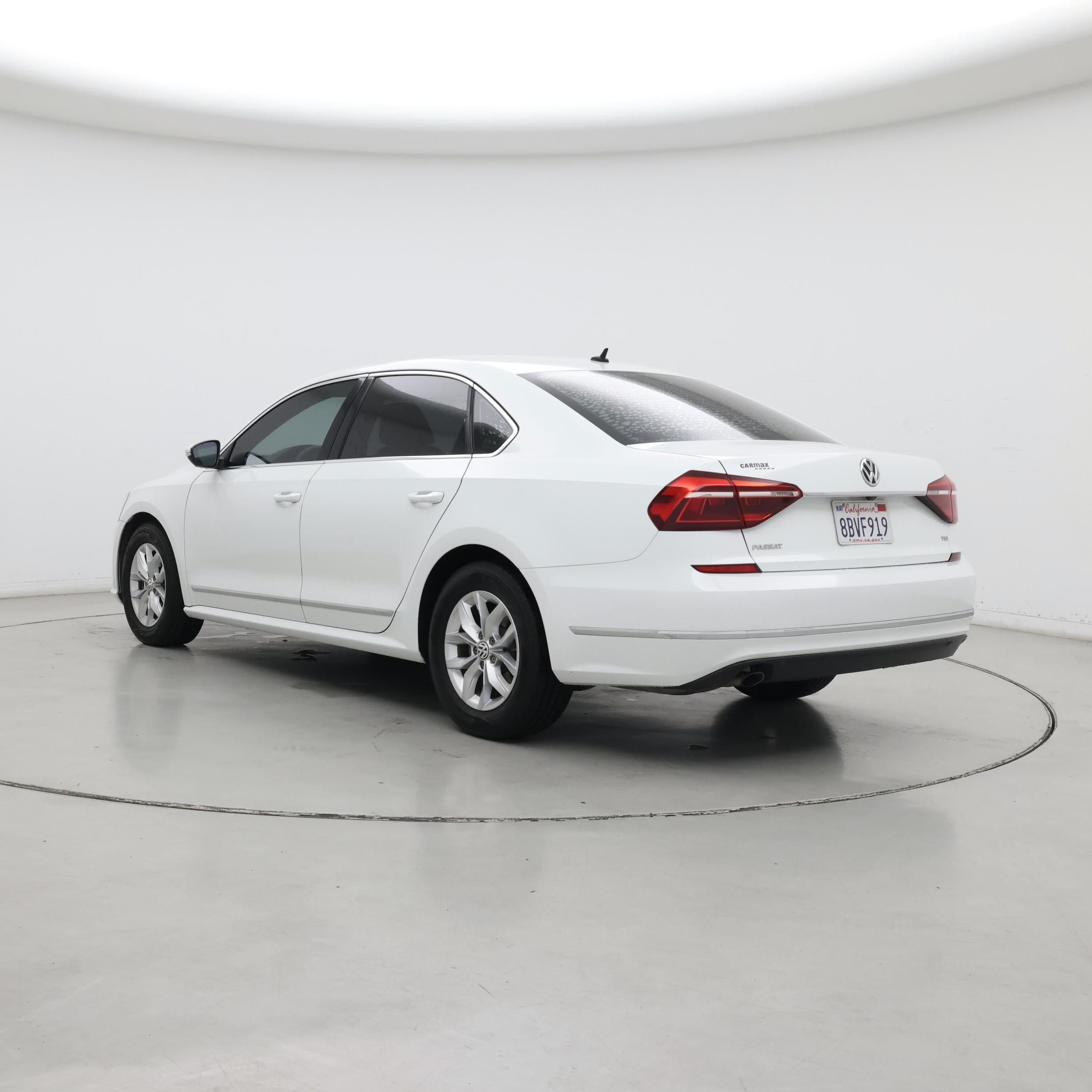 Thumbnail: 2017 Volkswagen Passat - 2