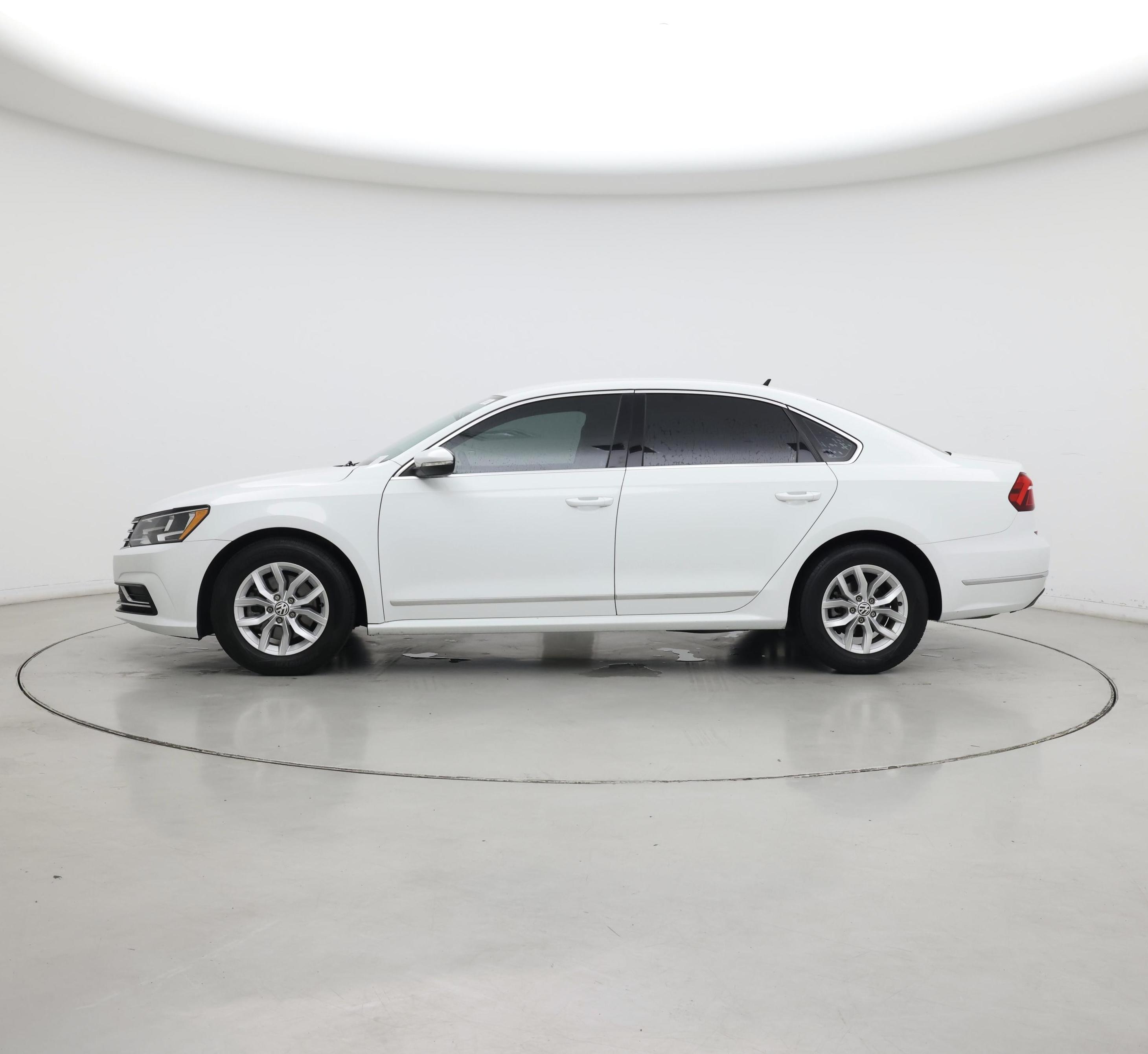 Thumbnail: 2017 Volkswagen Passat - 3