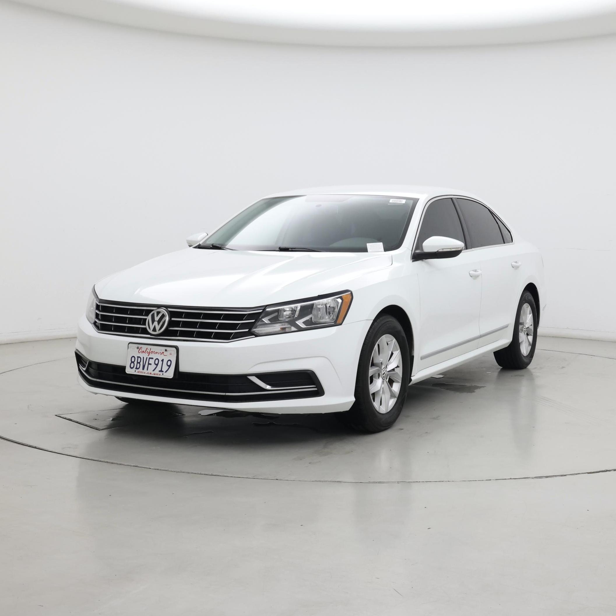 Thumbnail: 2017 Volkswagen Passat - 4