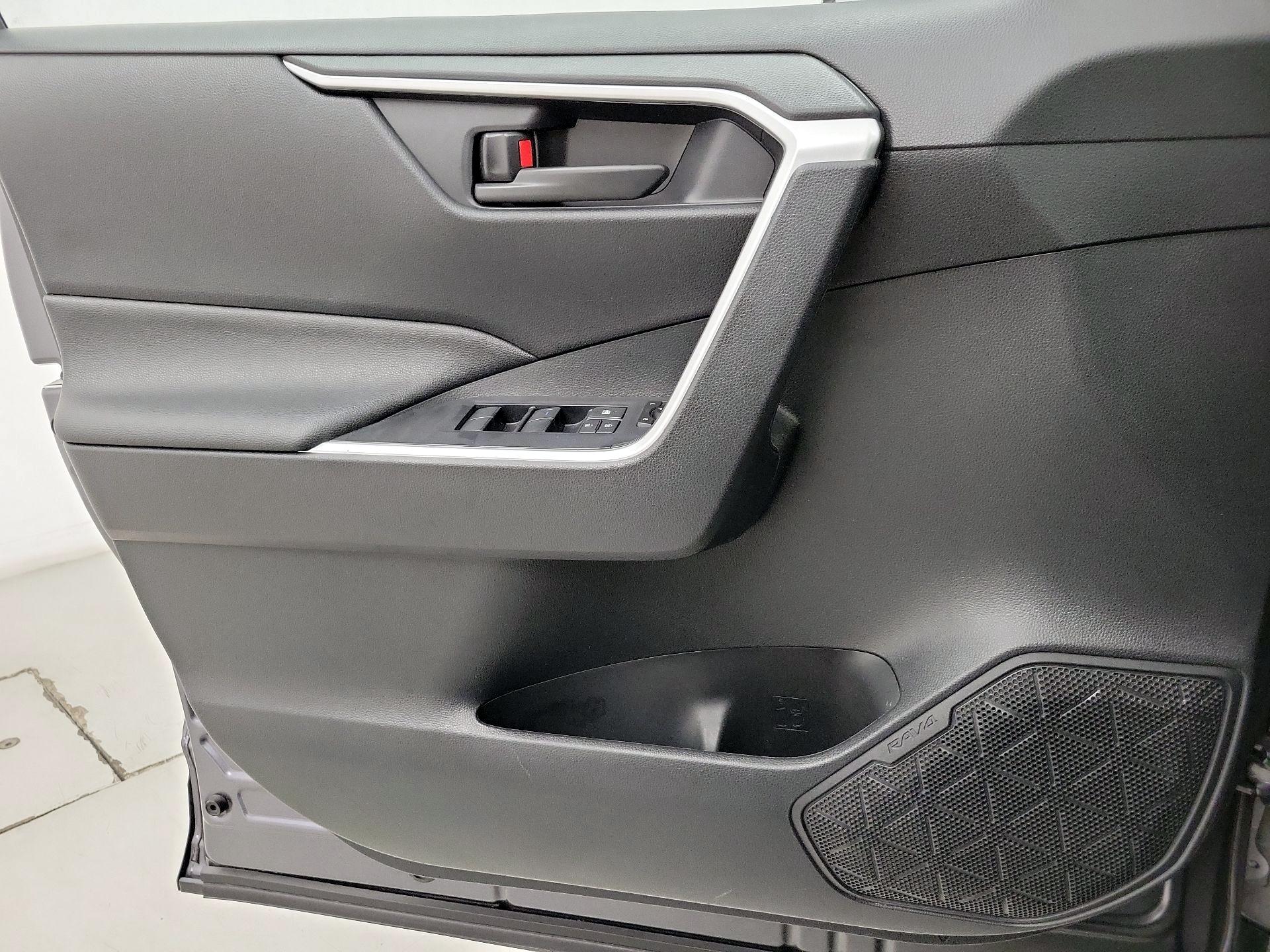 Thumbnail: 2021 Toyota RAV4 - 12