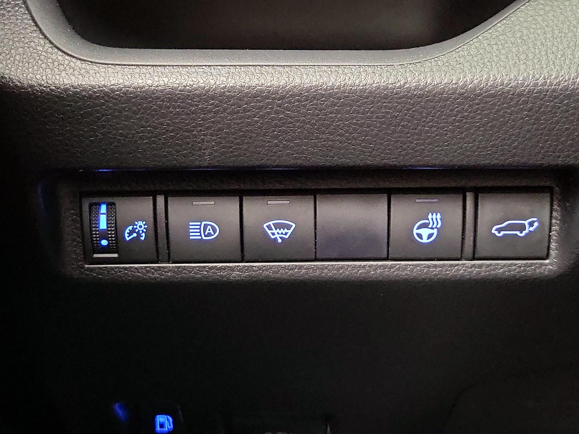 Thumbnail: 2021 Toyota RAV4 - 13