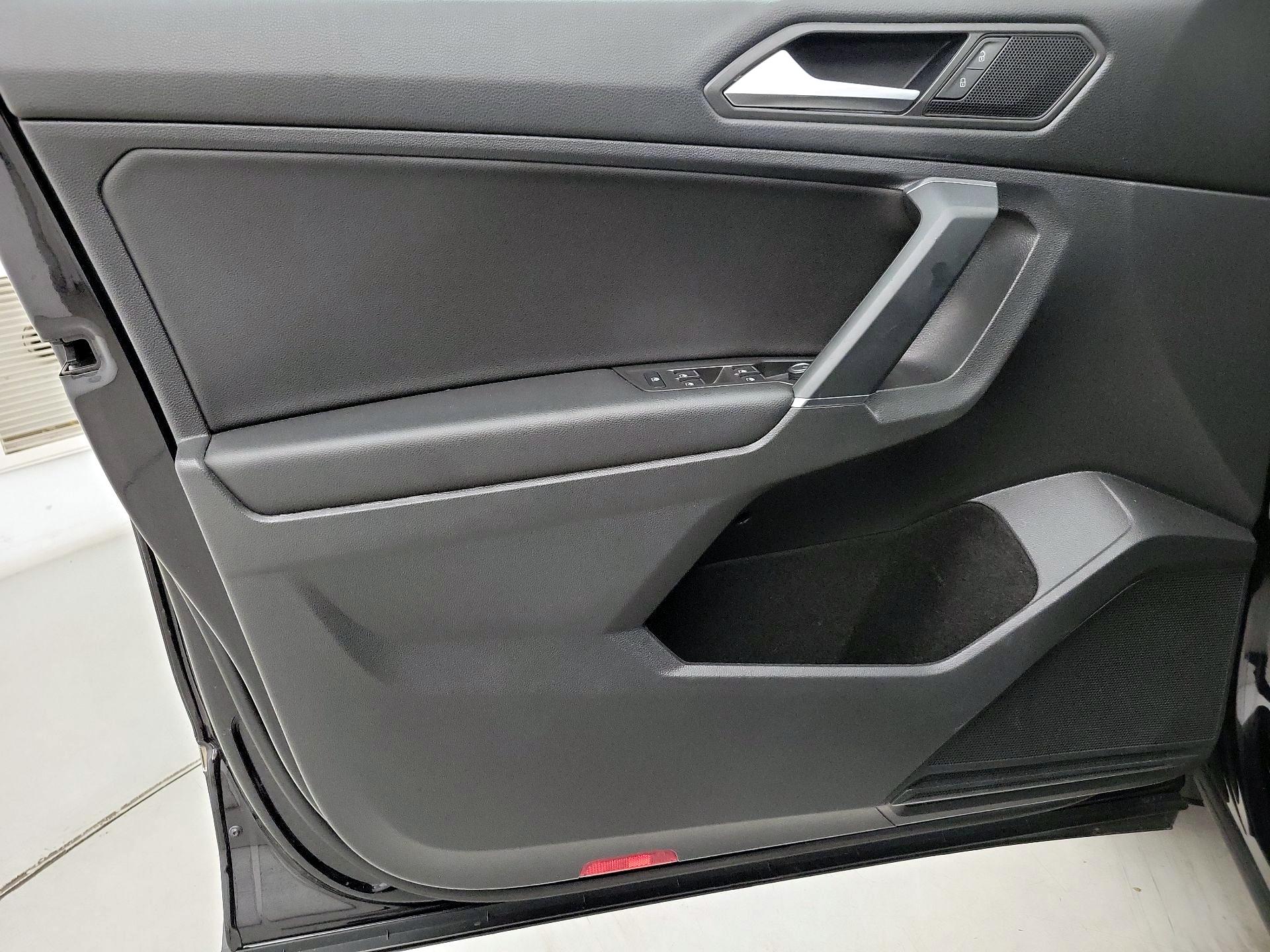 Thumbnail: 2020 Volkswagen Tiguan - 12