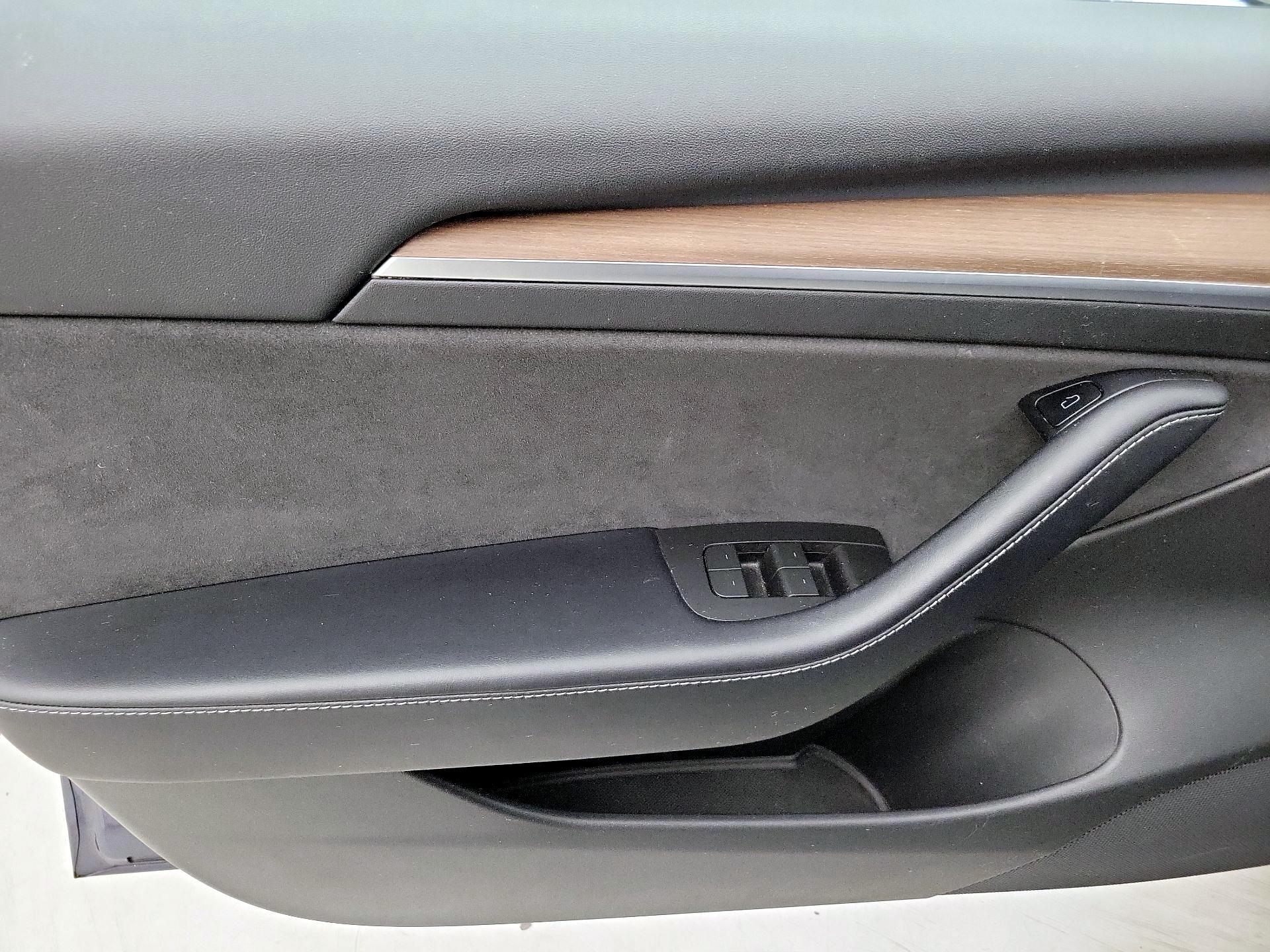 Thumbnail: 2022 Tesla Model 3 - 12