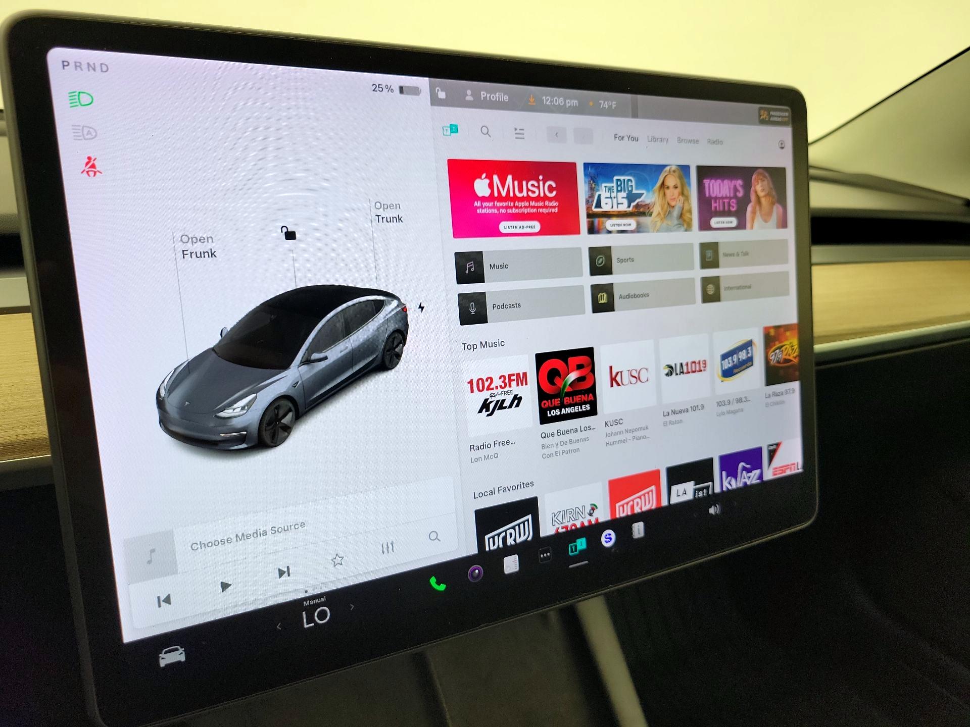 Thumbnail: 2022 Tesla Model 3 - 15