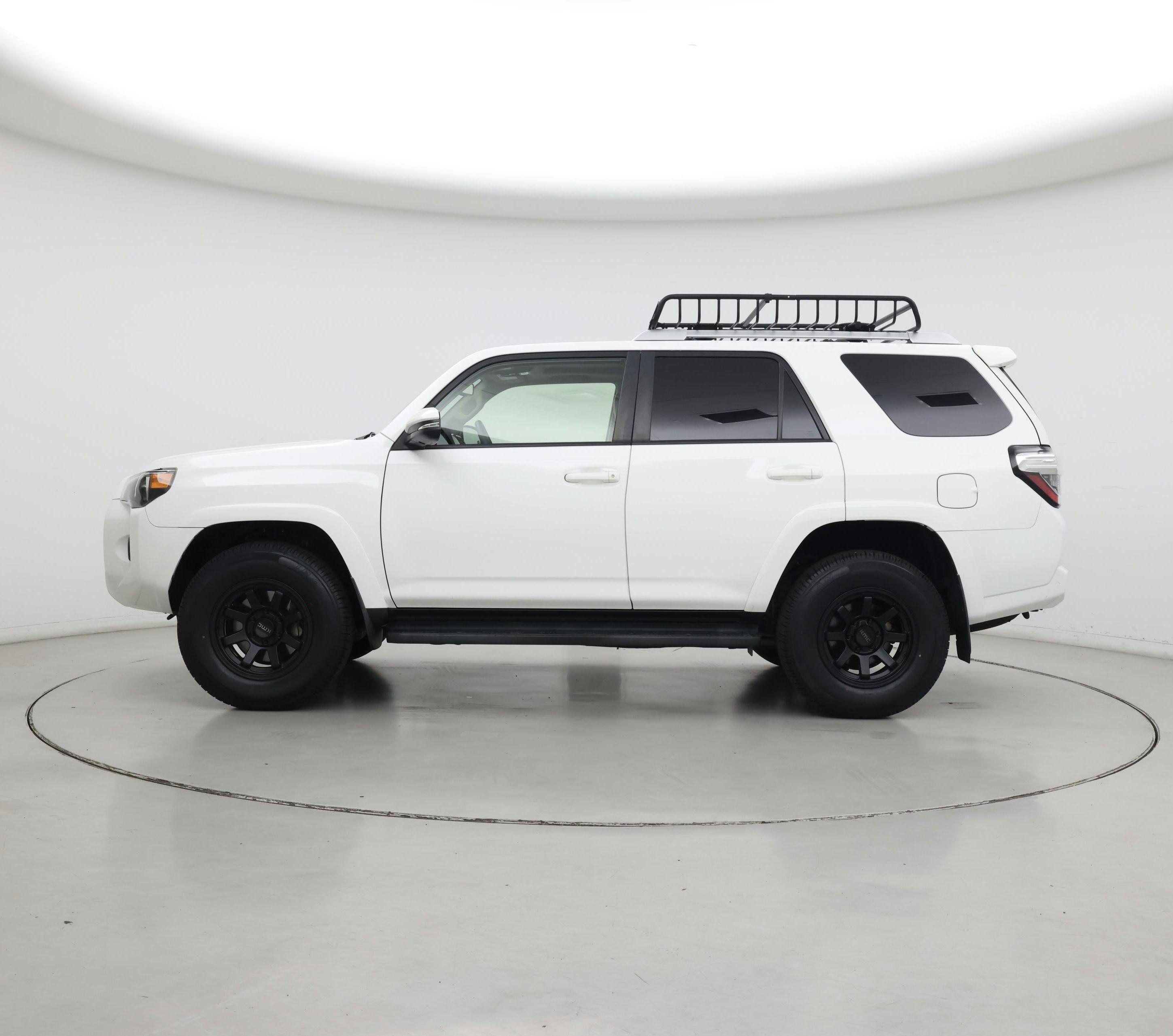 Thumbnail: 2018 Toyota 4Runner - 3